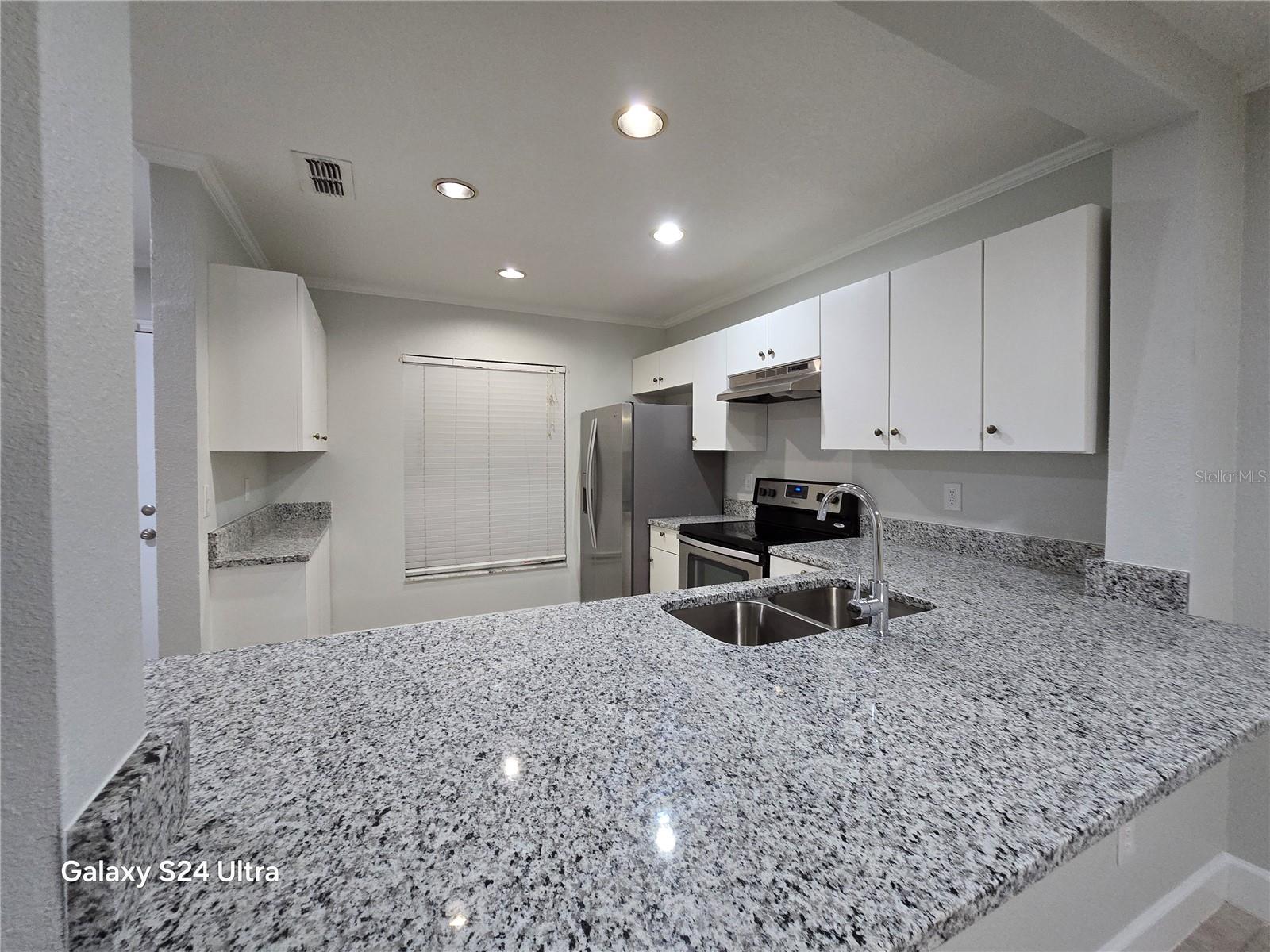 O6445201 Property Photo 2