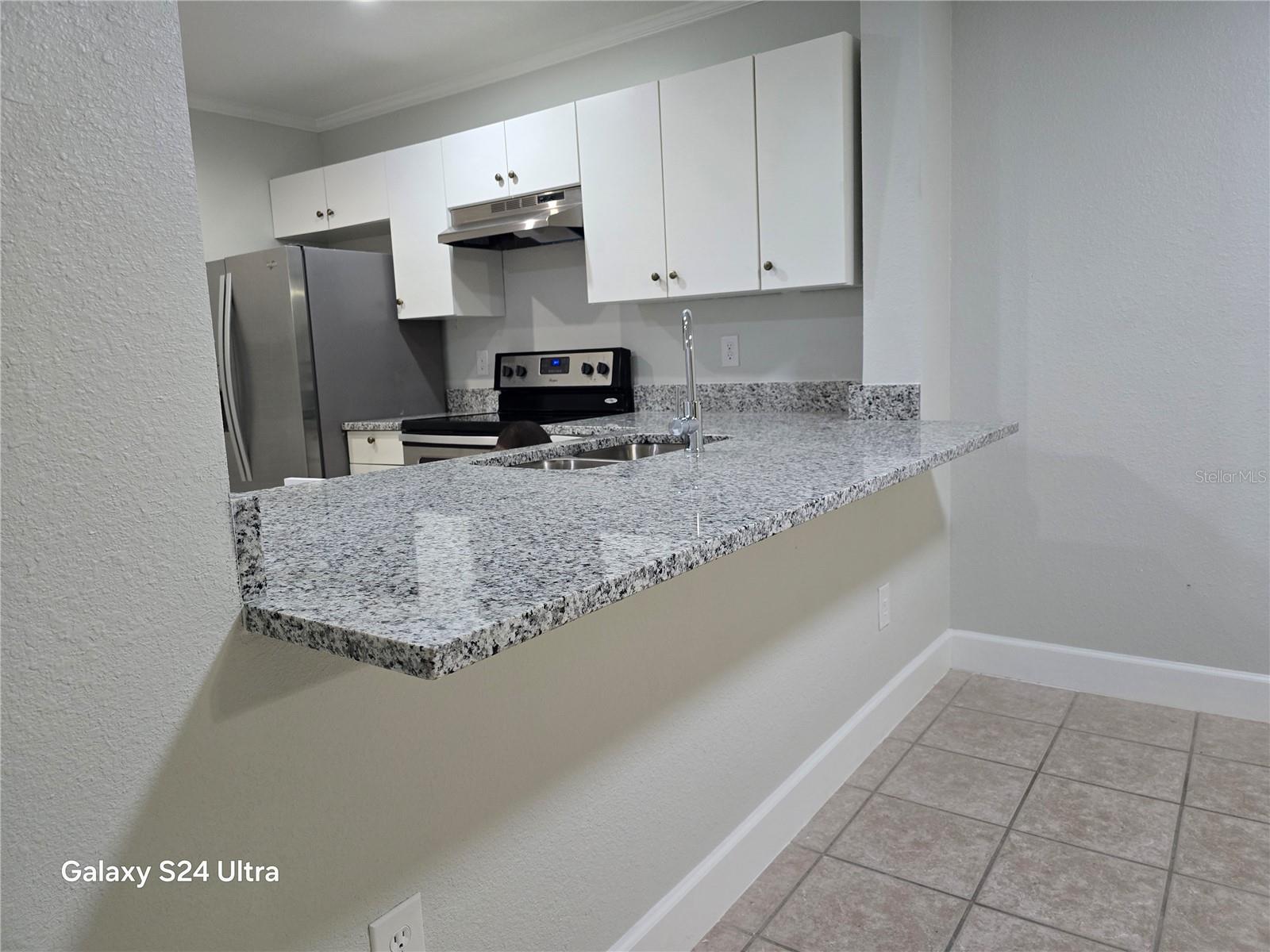 O6445201 Property Photo 3