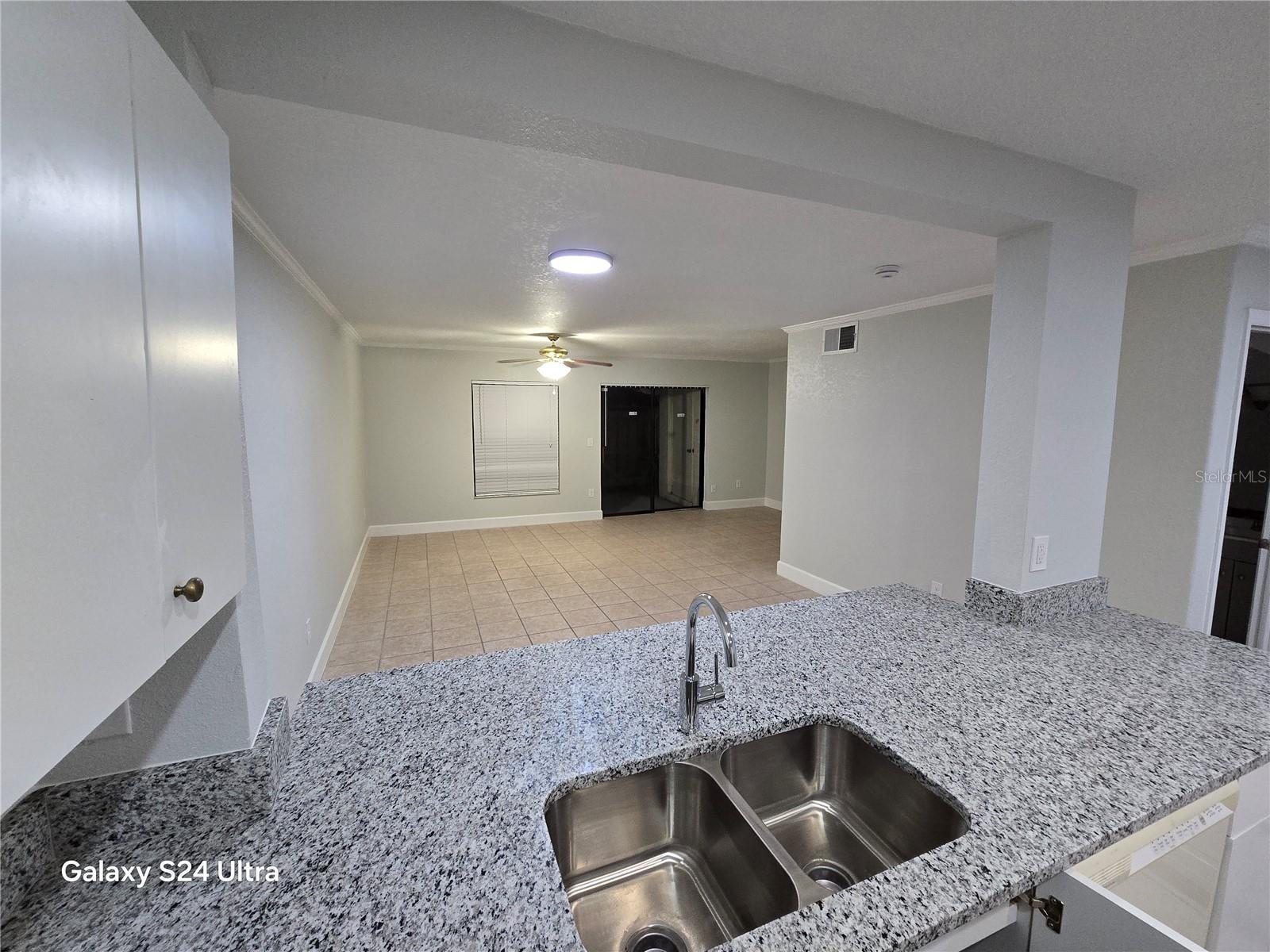 O6445201 Property Photo 4