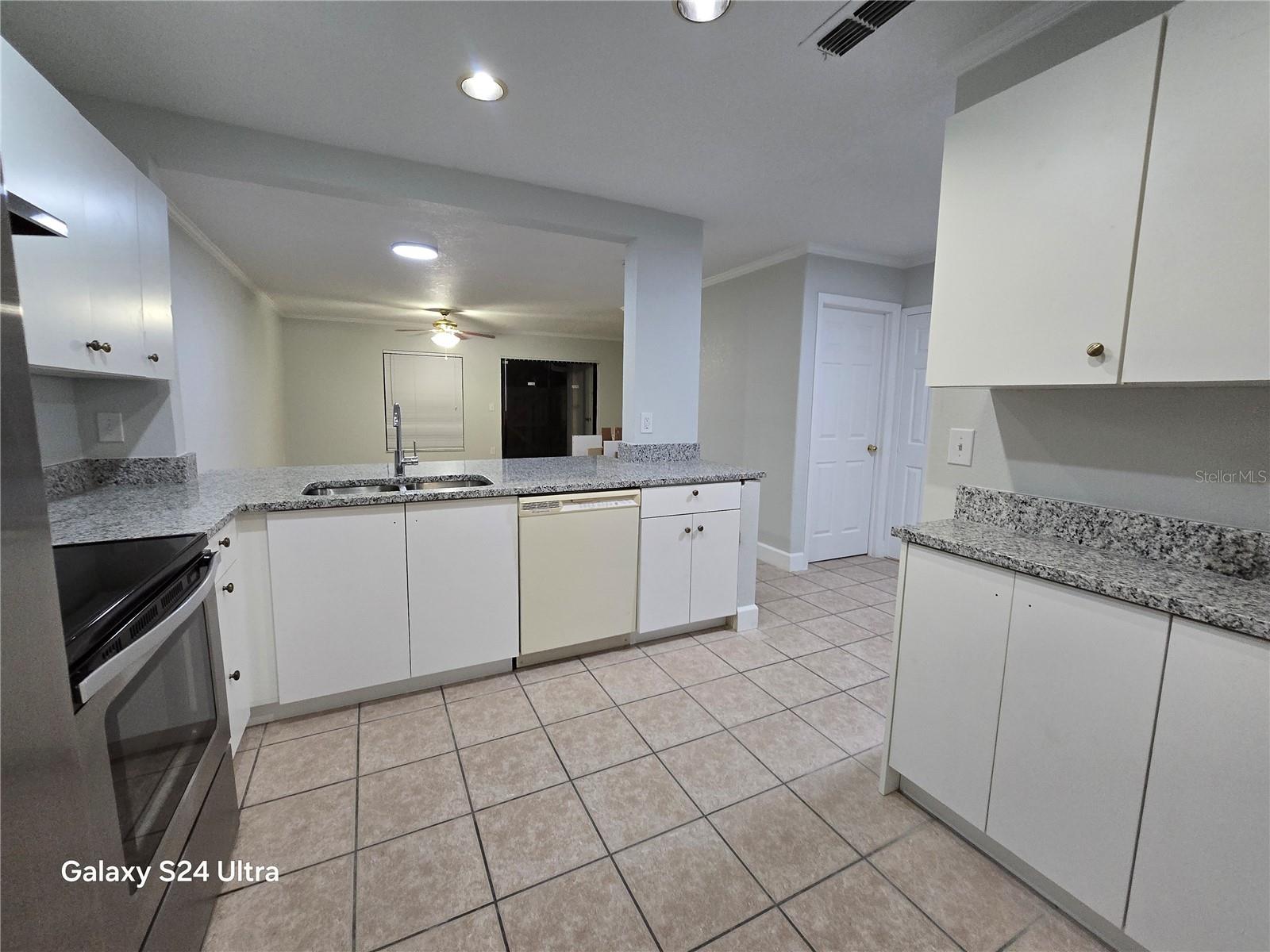O6445201 Property Photo 6