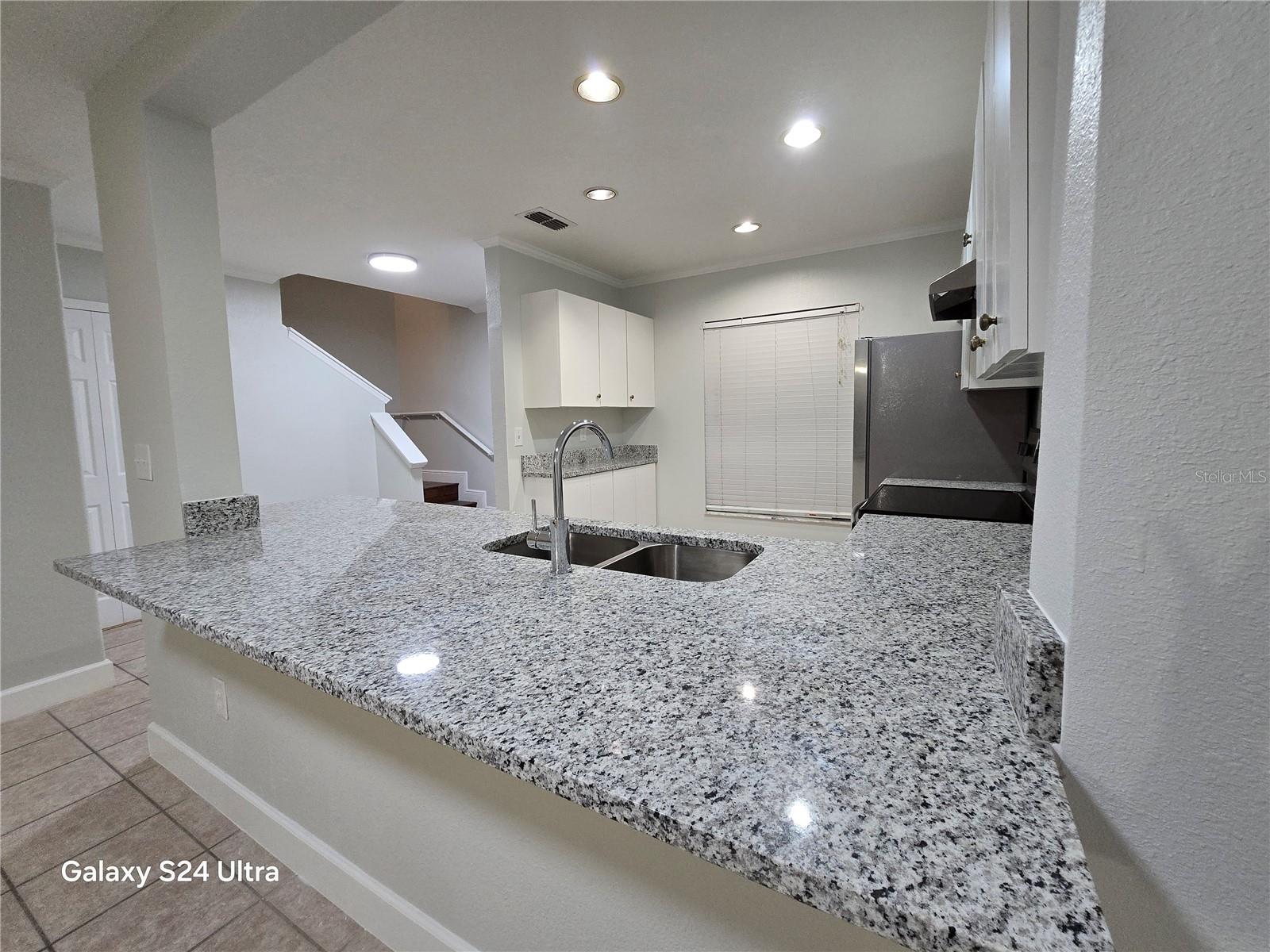 O6445201 Property Photo 9