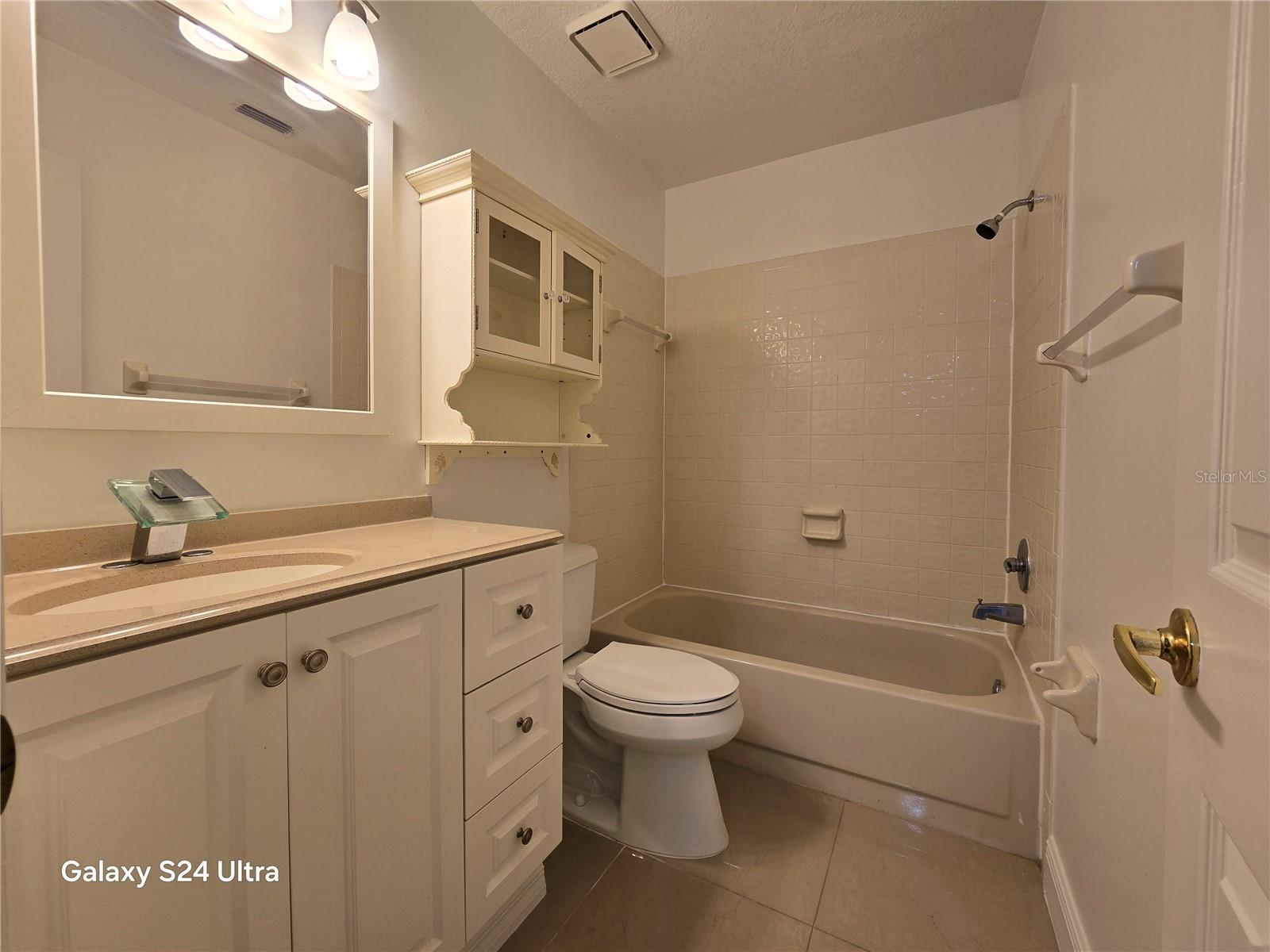 O6445201 Property Photo 11