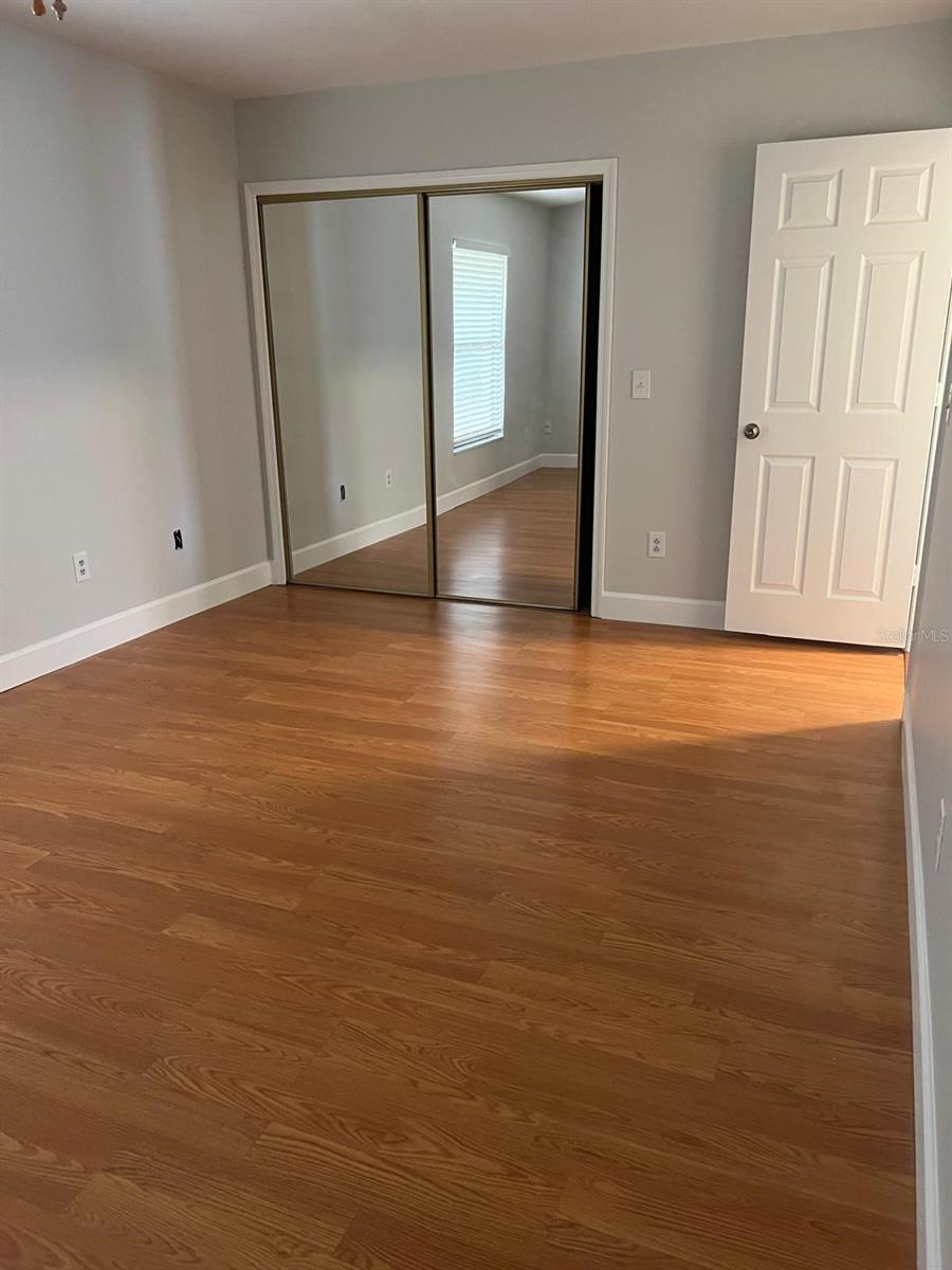 O6445201 Property Photo 17