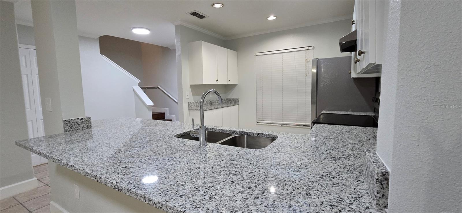 O6445201 Property Photo 25