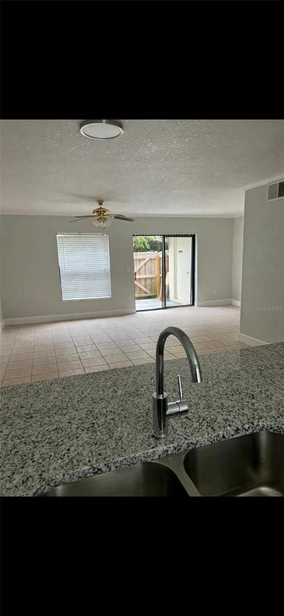 O6445201 Property Photo 26
