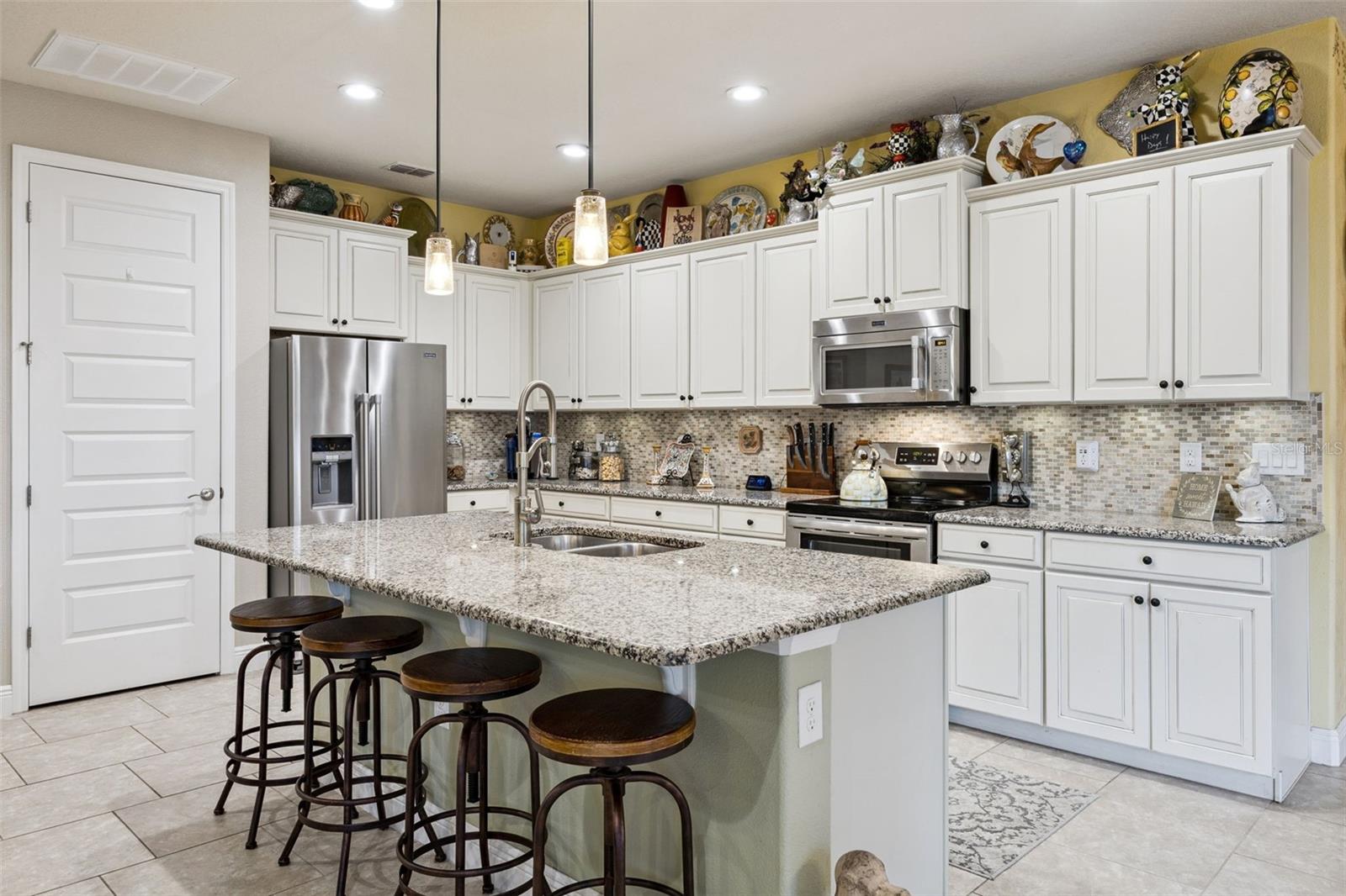 15562 Waterleigh Cove Dr Property Photo 10