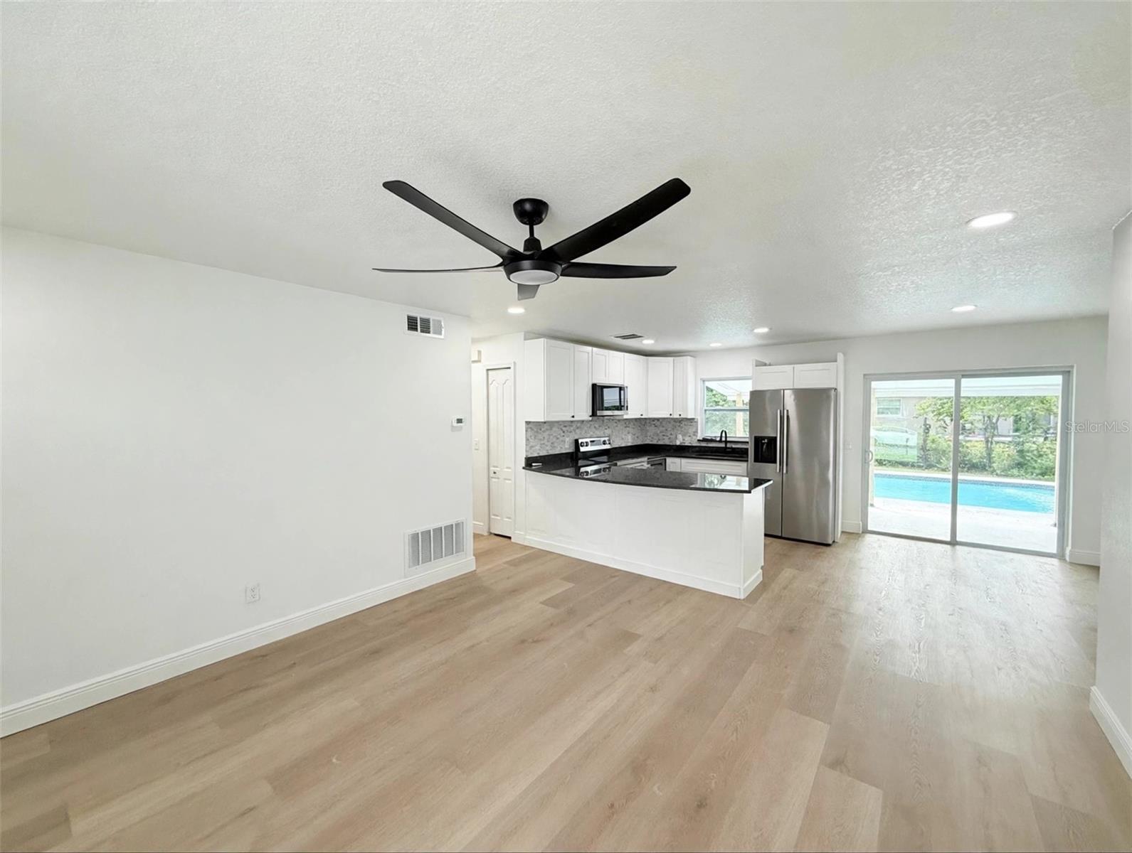 4058 Luan Dr Property Photo 3