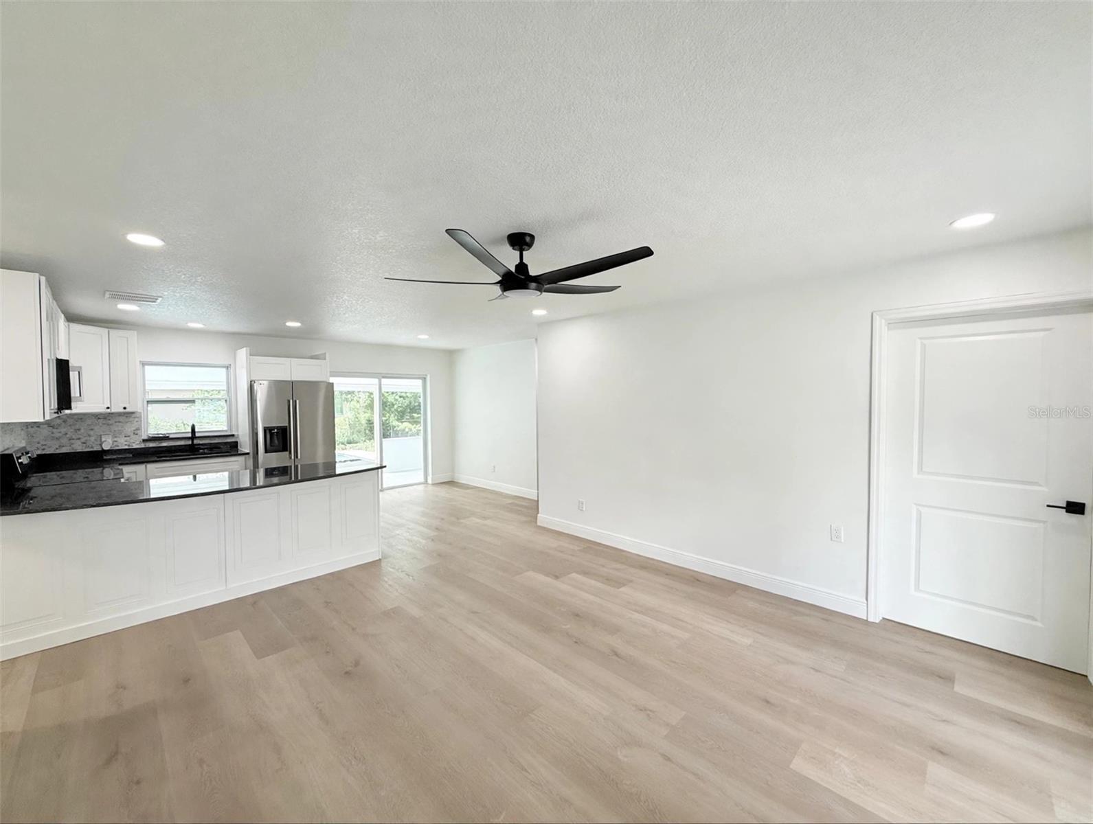 4058 Luan Dr Property Photo 4