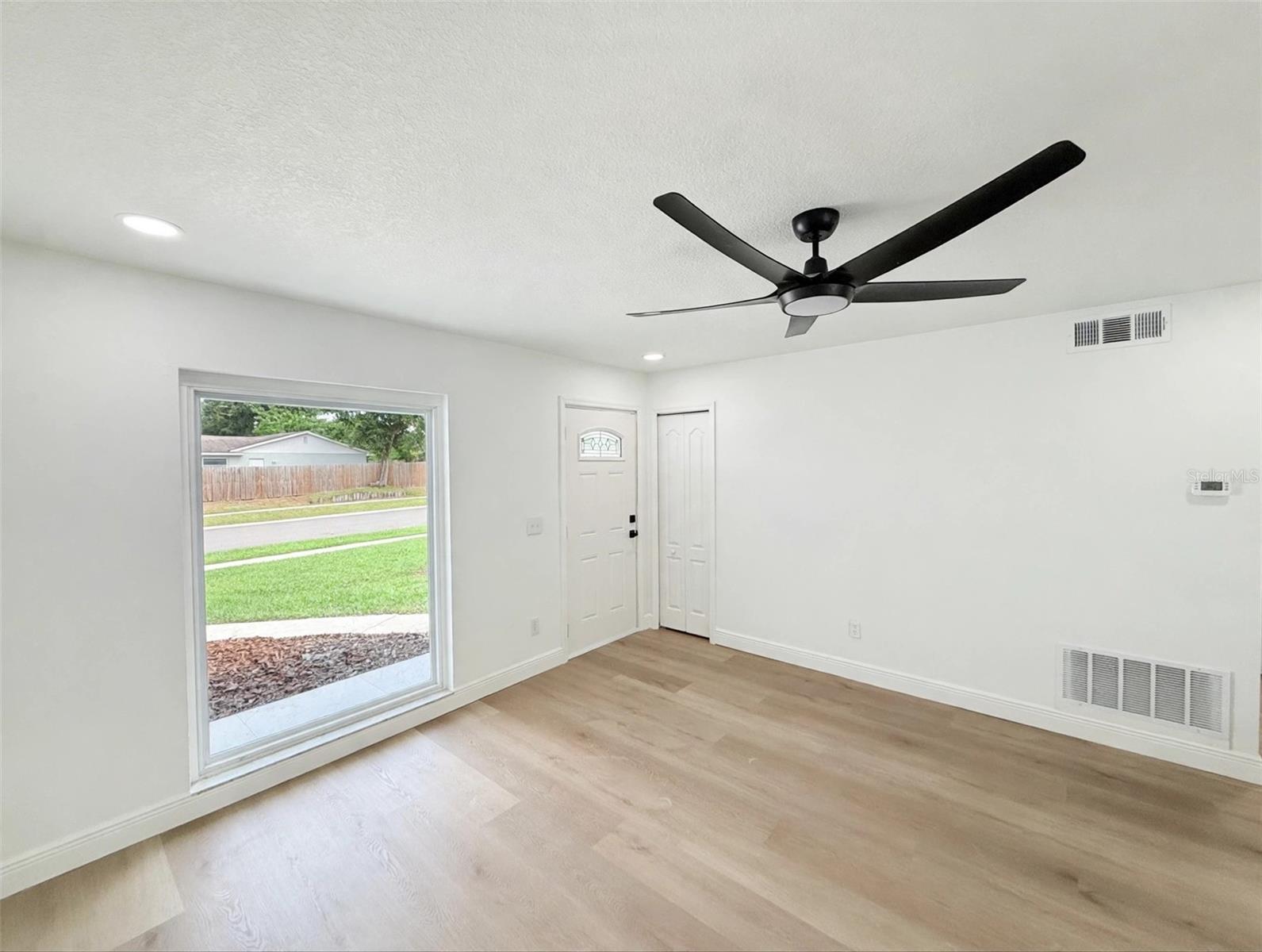 4058 Luan Dr Property Photo 6