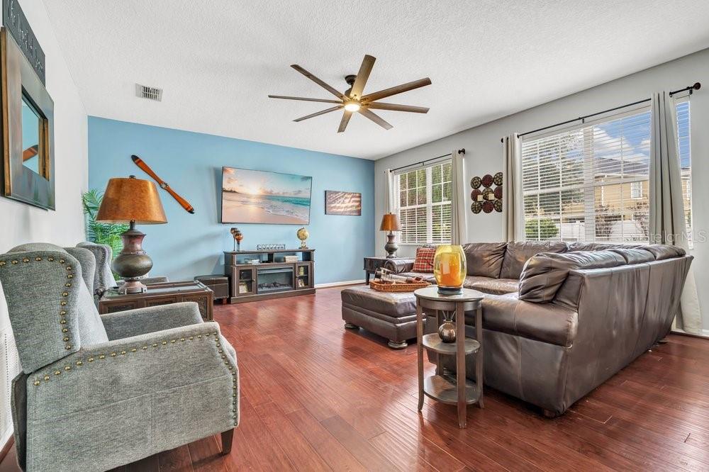 8840 Abbey Leaf Ln Property Photo 4