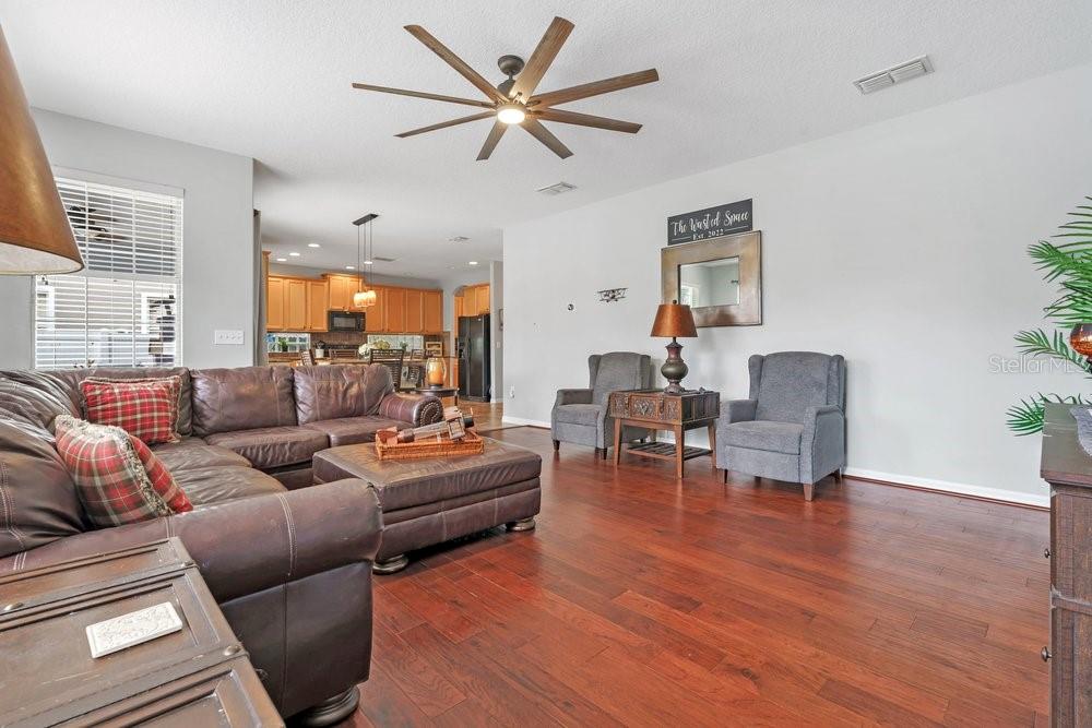 8840 Abbey Leaf Ln Property Photo 8