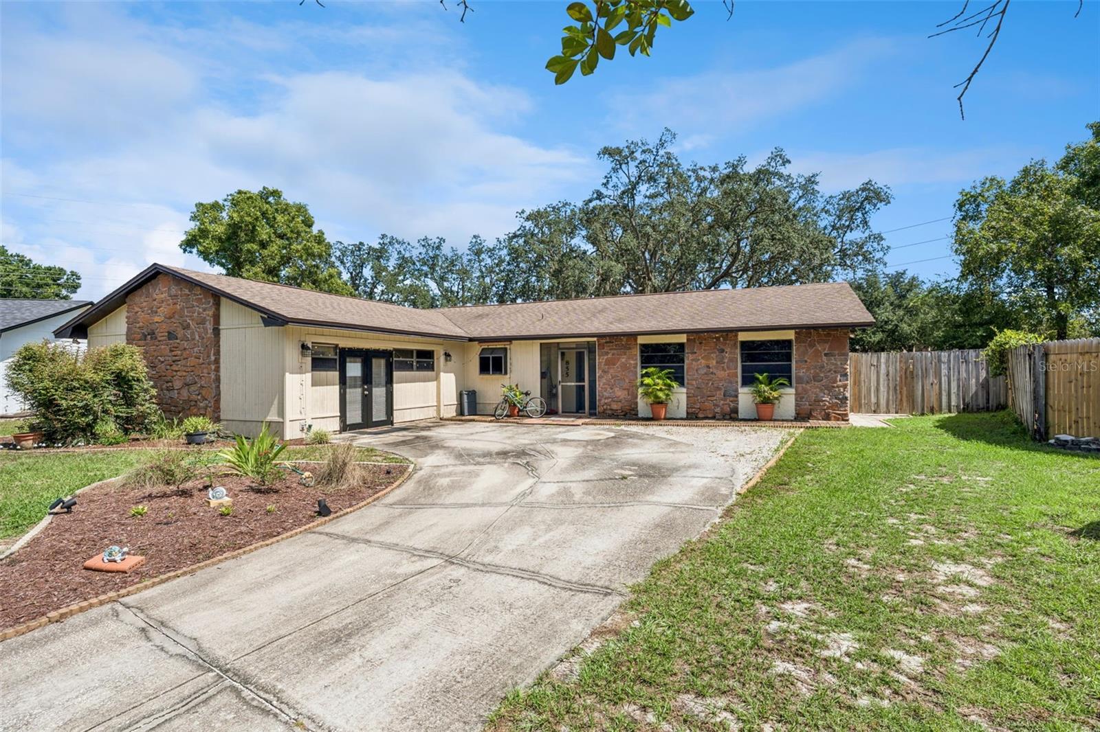 855 Benchwood Dr Property Photo 1