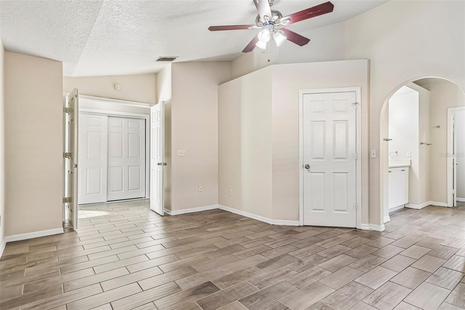 9200 Valencia Palms Dr Property Photo 13