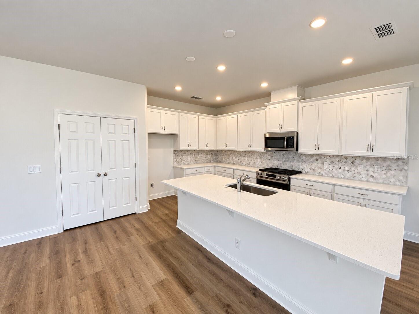 416 Lemongrass Rd Property Photo 2