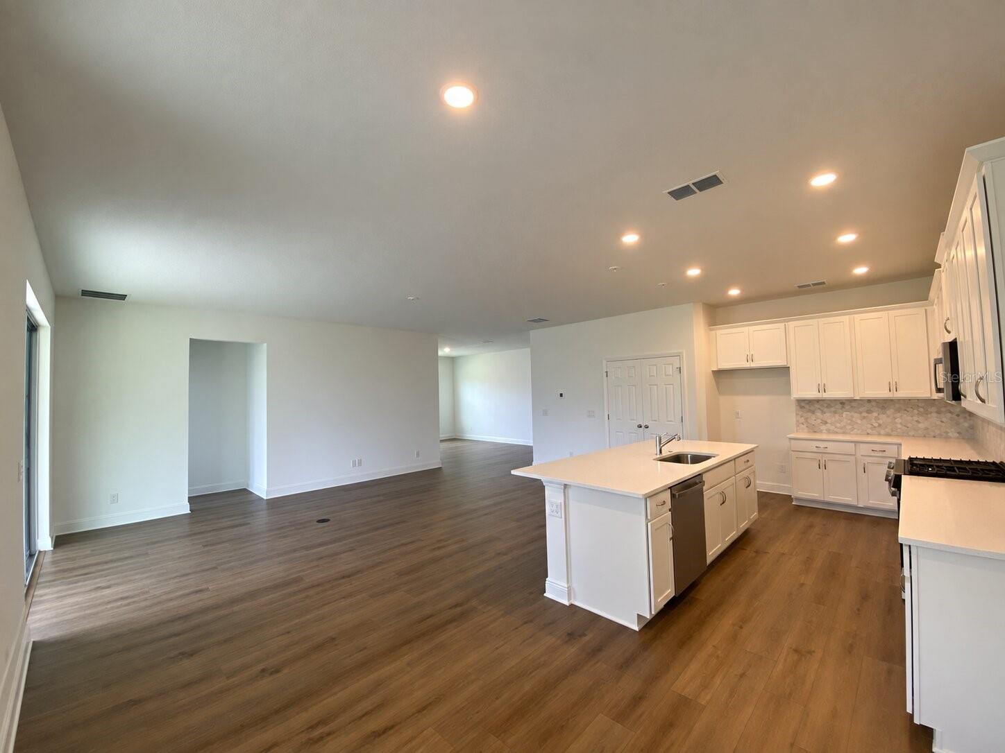 416 Lemongrass Rd Property Photo 4