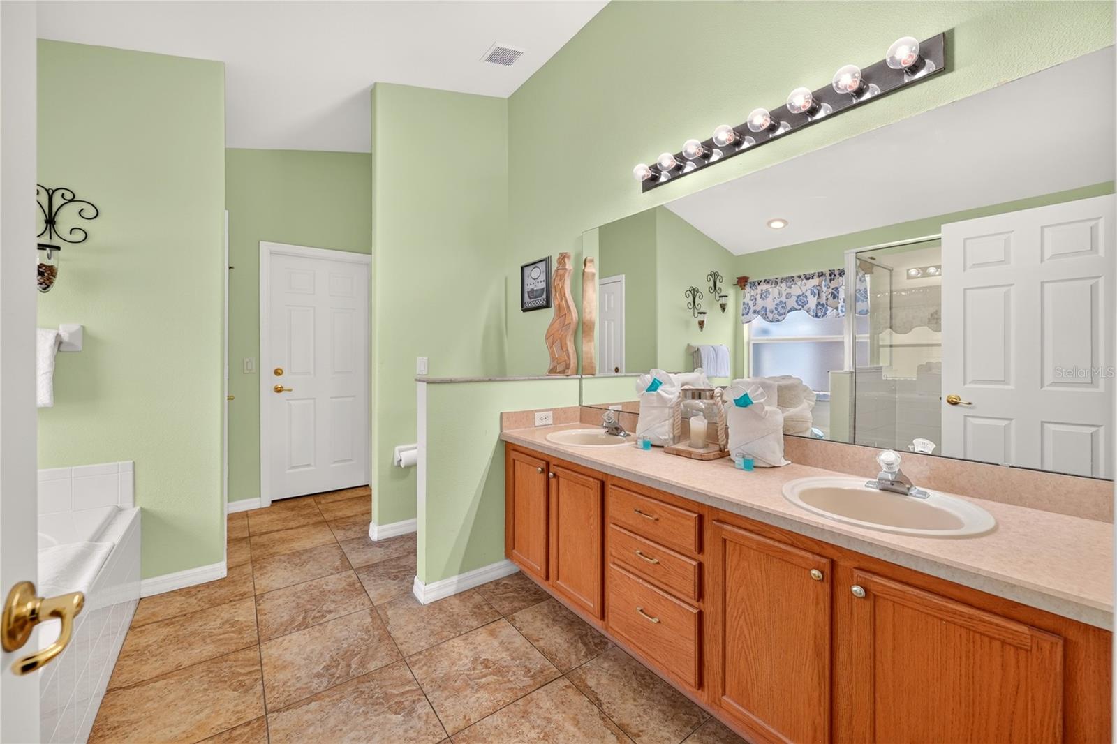 16028 Magnolia Hill St Property Photo 46