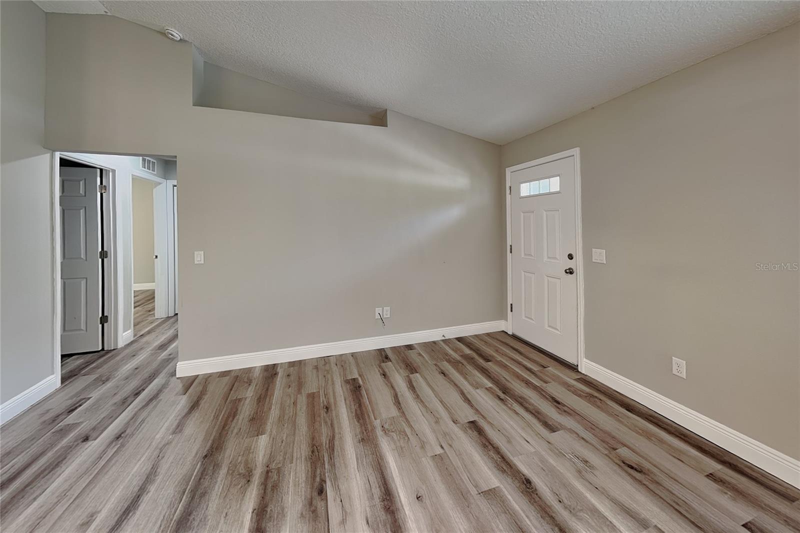 1320 W Emerson Pl Property Photo 2