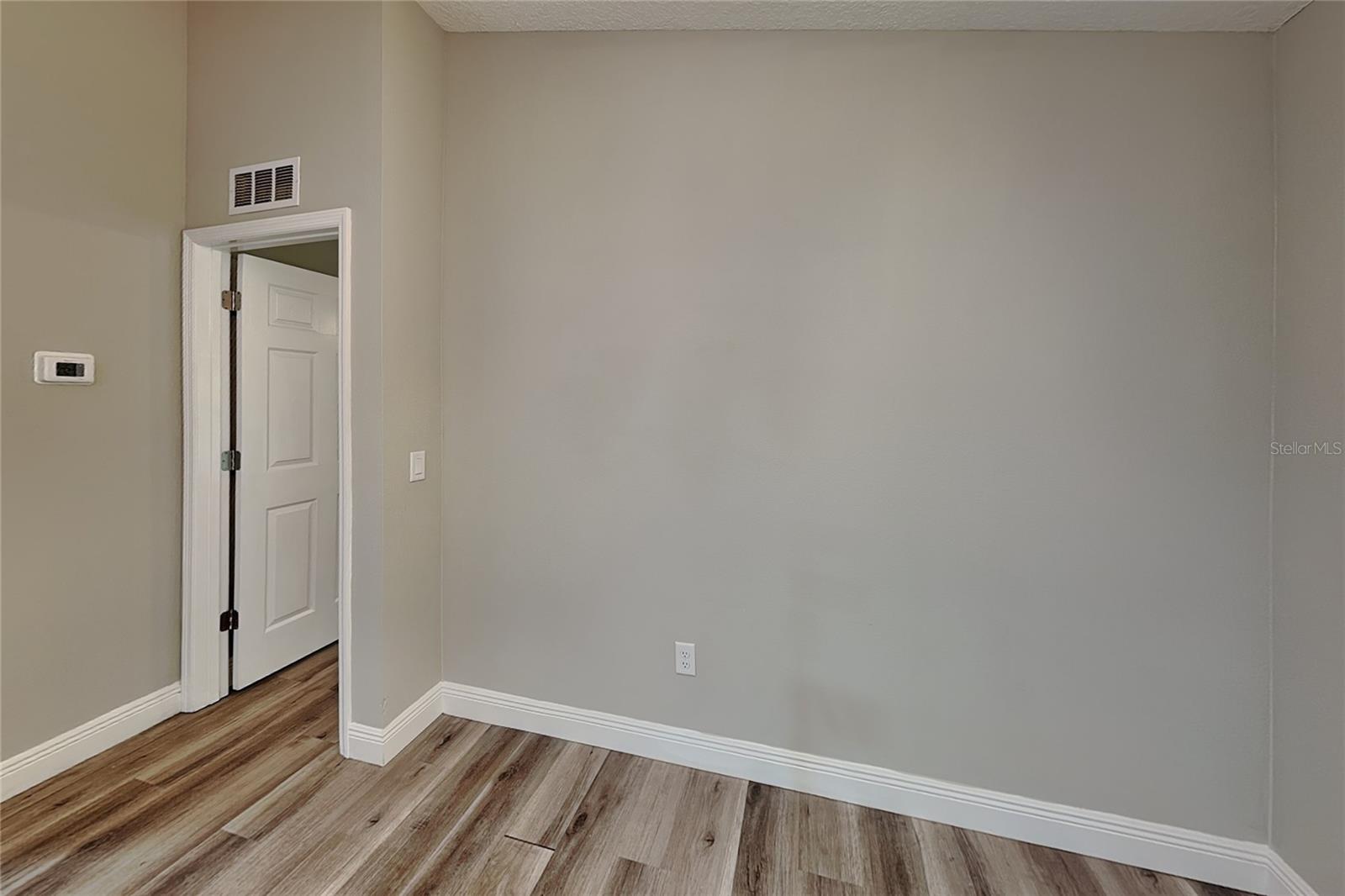 1320 W Emerson Pl Property Photo 6