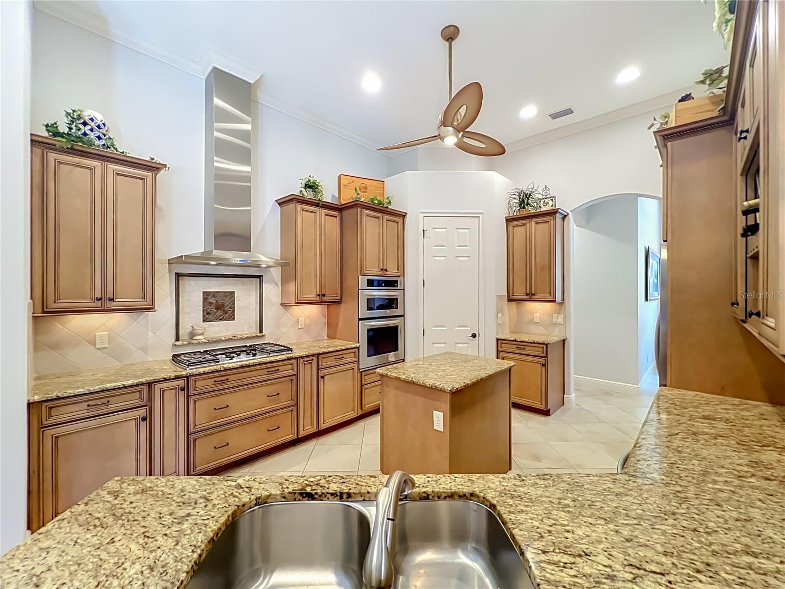 7456 Pointe Venezia Dr Property Photo 5