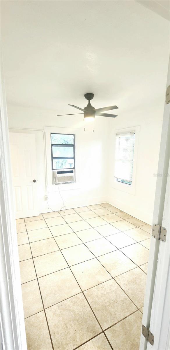 301 Se Avenue B #4 Property Photo 8
