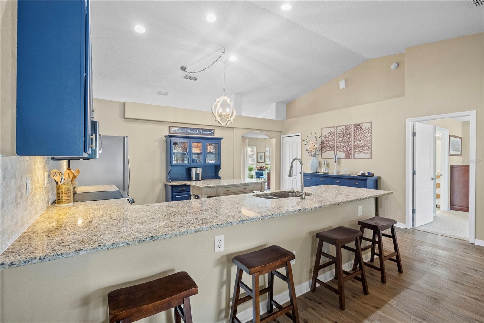 O6445456 Property Photo 20