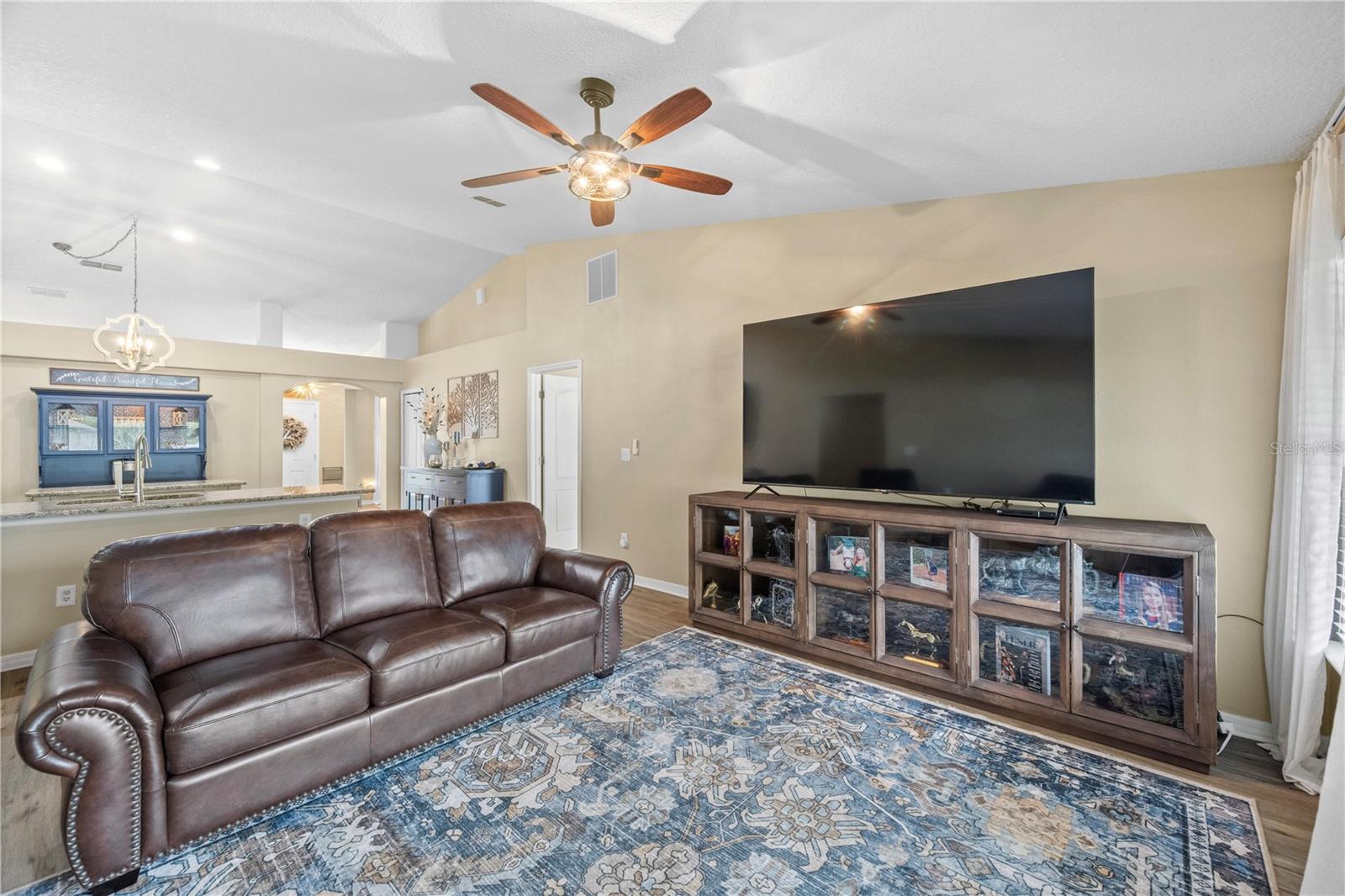 O6445456 Property Photo 23