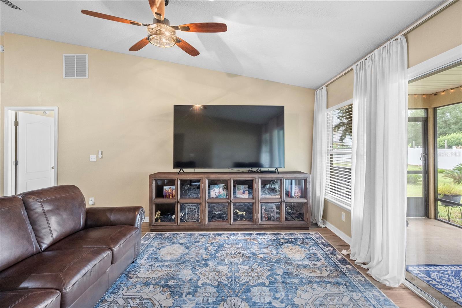 O6445456 Property Photo 24