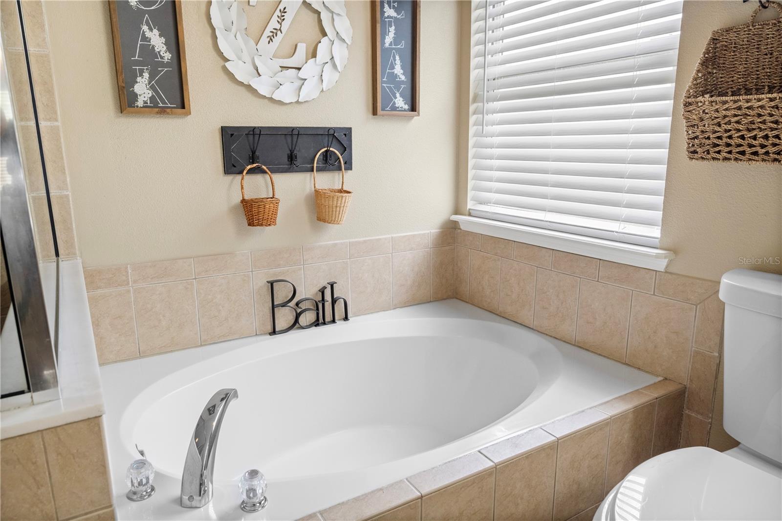O6445456 Property Photo 34