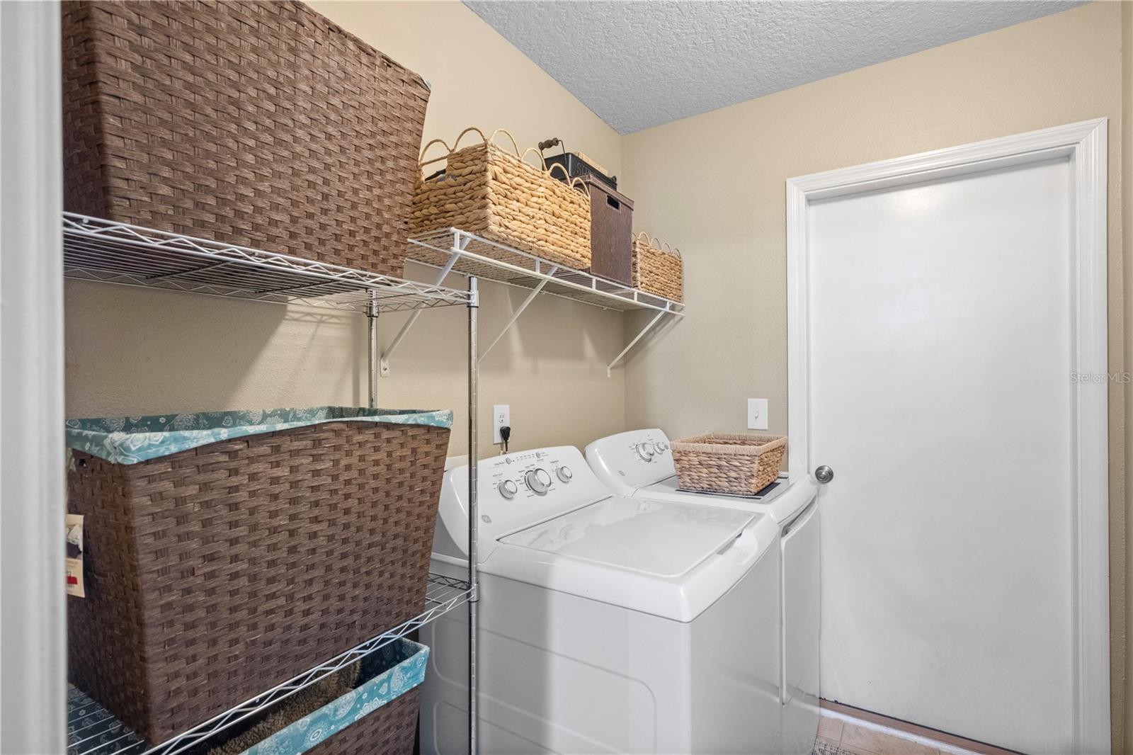O6445456 Property Photo 52
