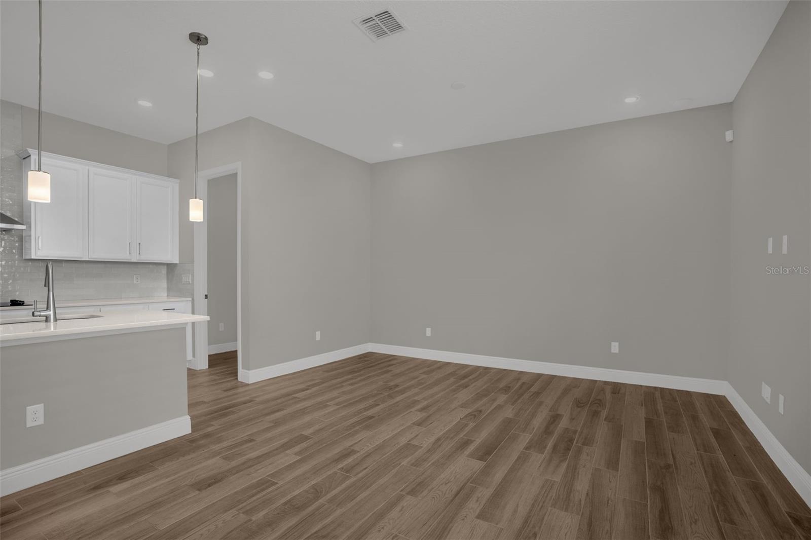 6495 Cyrils Dr Property Photo 17