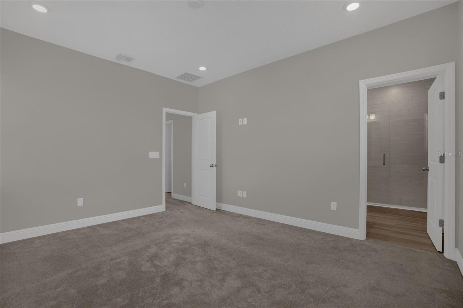 6495 Cyrils Dr Property Photo 21