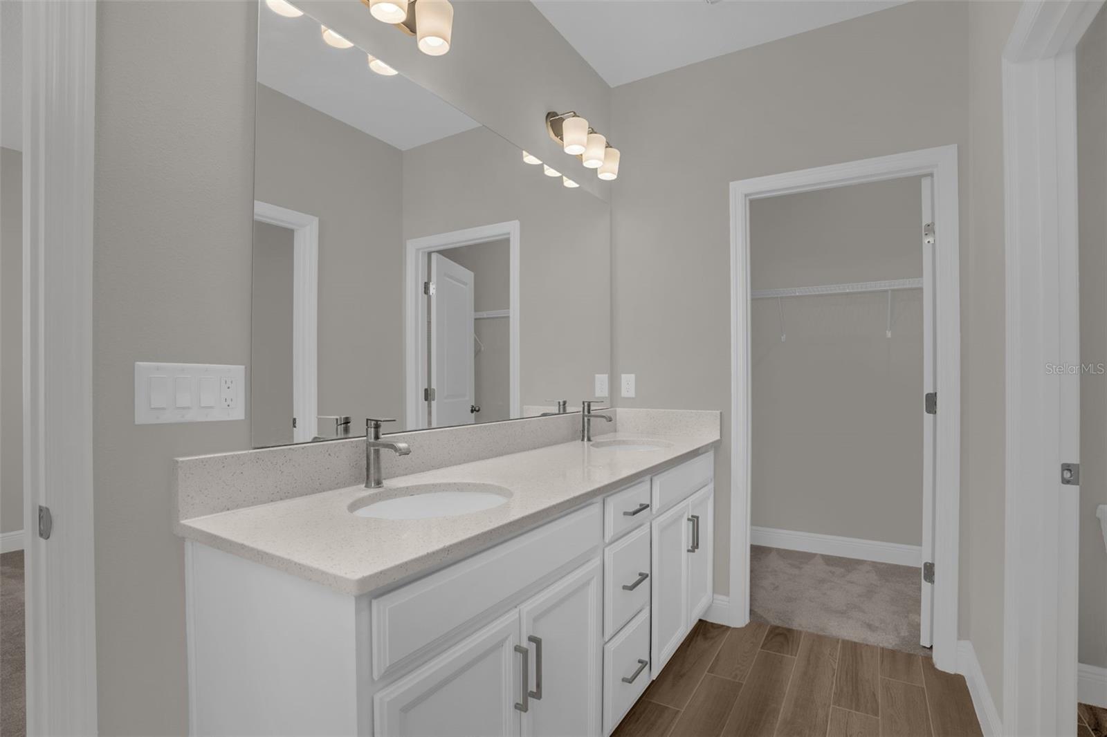 6495 Cyrils Dr Property Photo 22