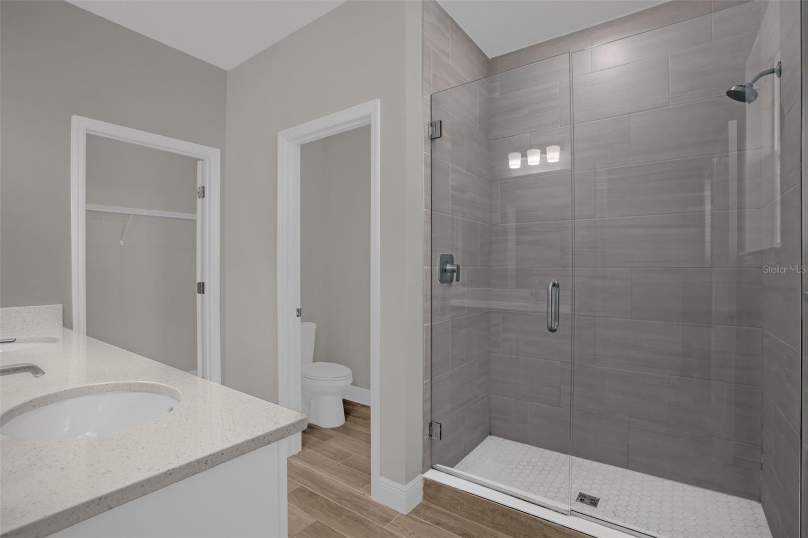 6495 Cyrils Dr Property Photo 24