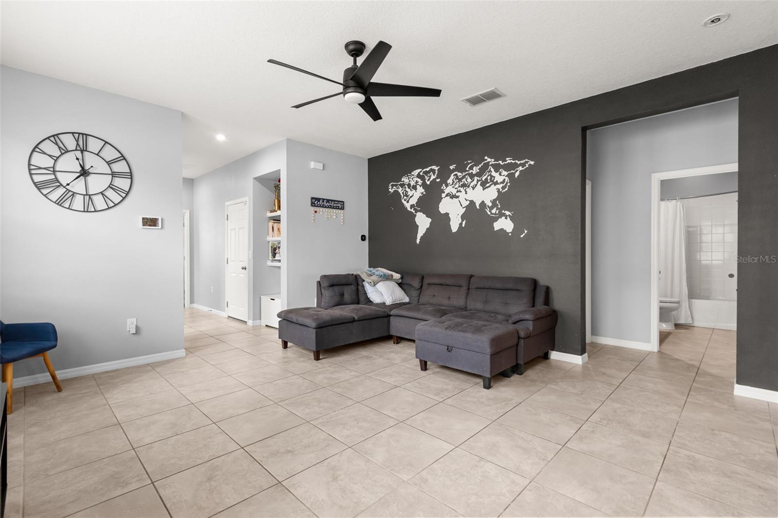2401 Avian Loop Property Photo 3