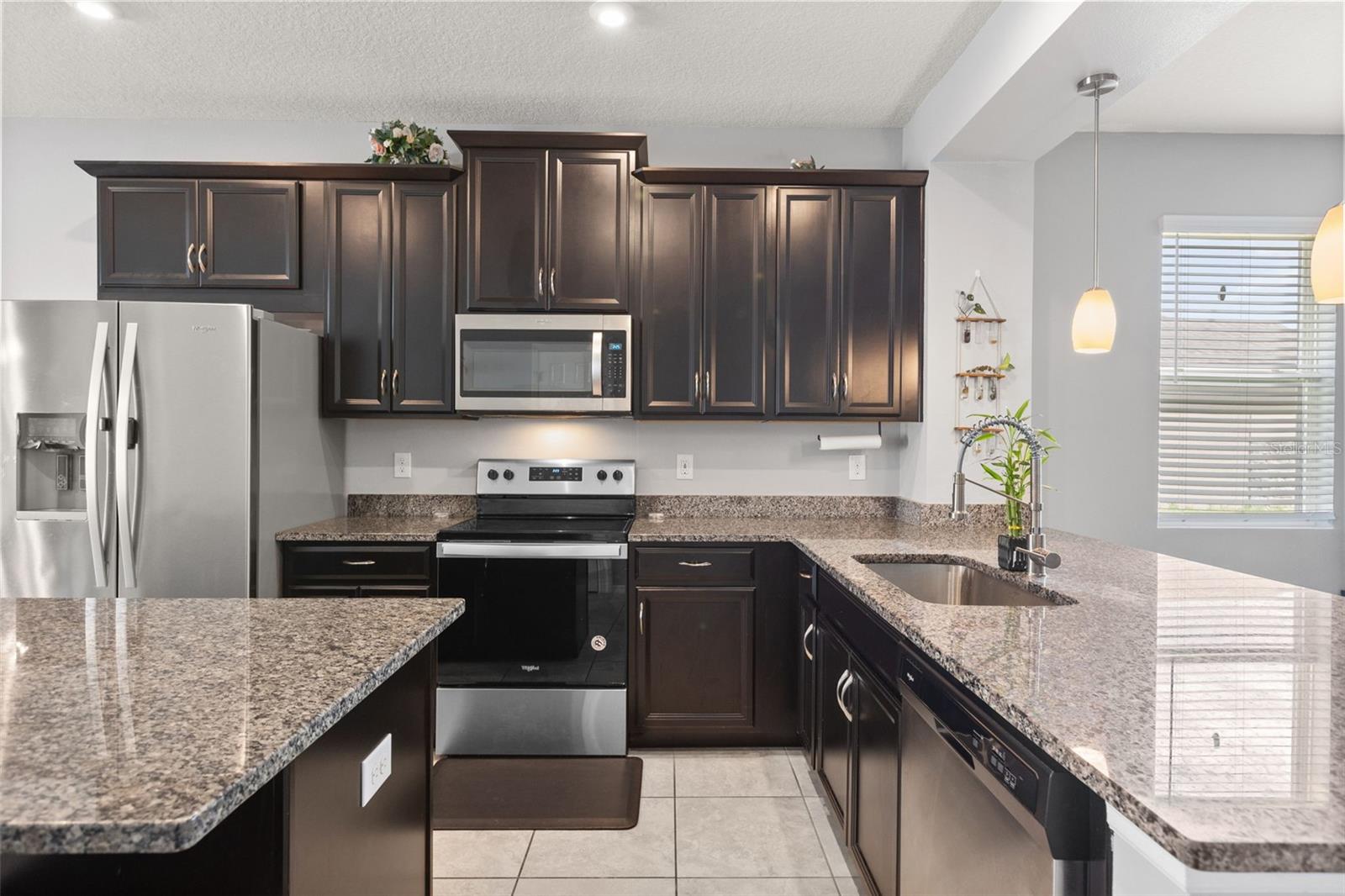 2401 Avian Loop Property Photo 9