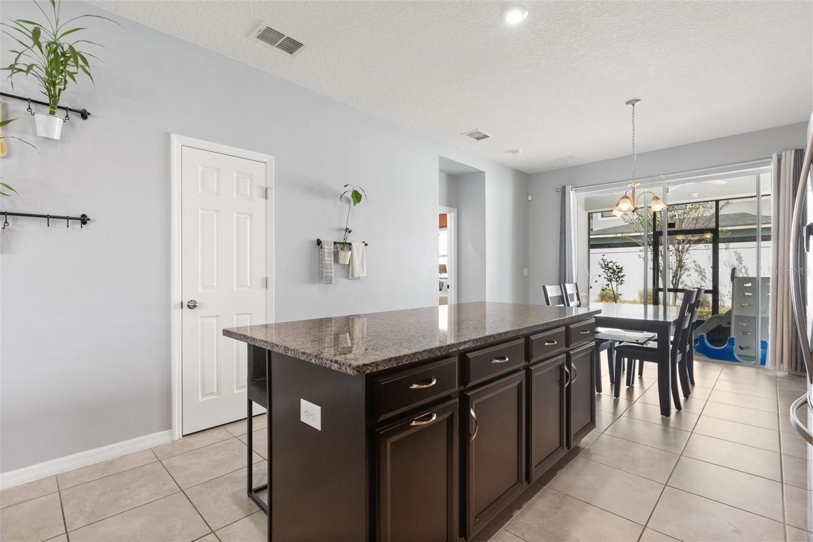 2401 Avian Loop Property Photo 10