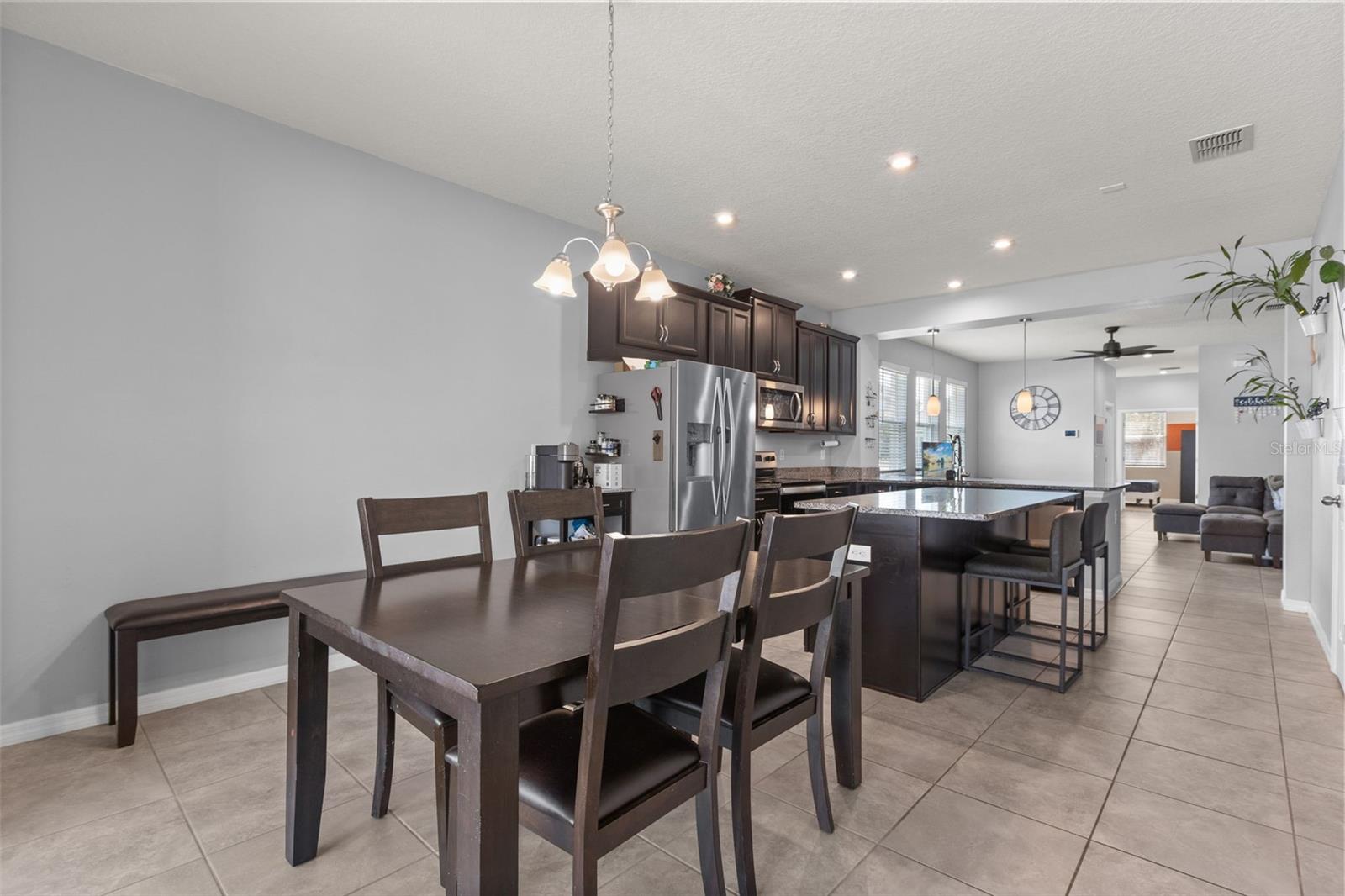 2401 Avian Loop Property Photo 12