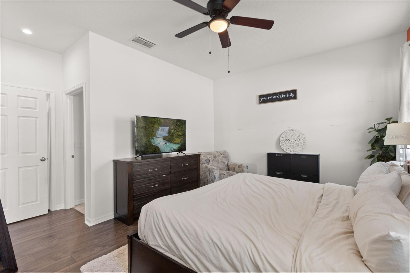 2401 Avian Loop Property Photo 16