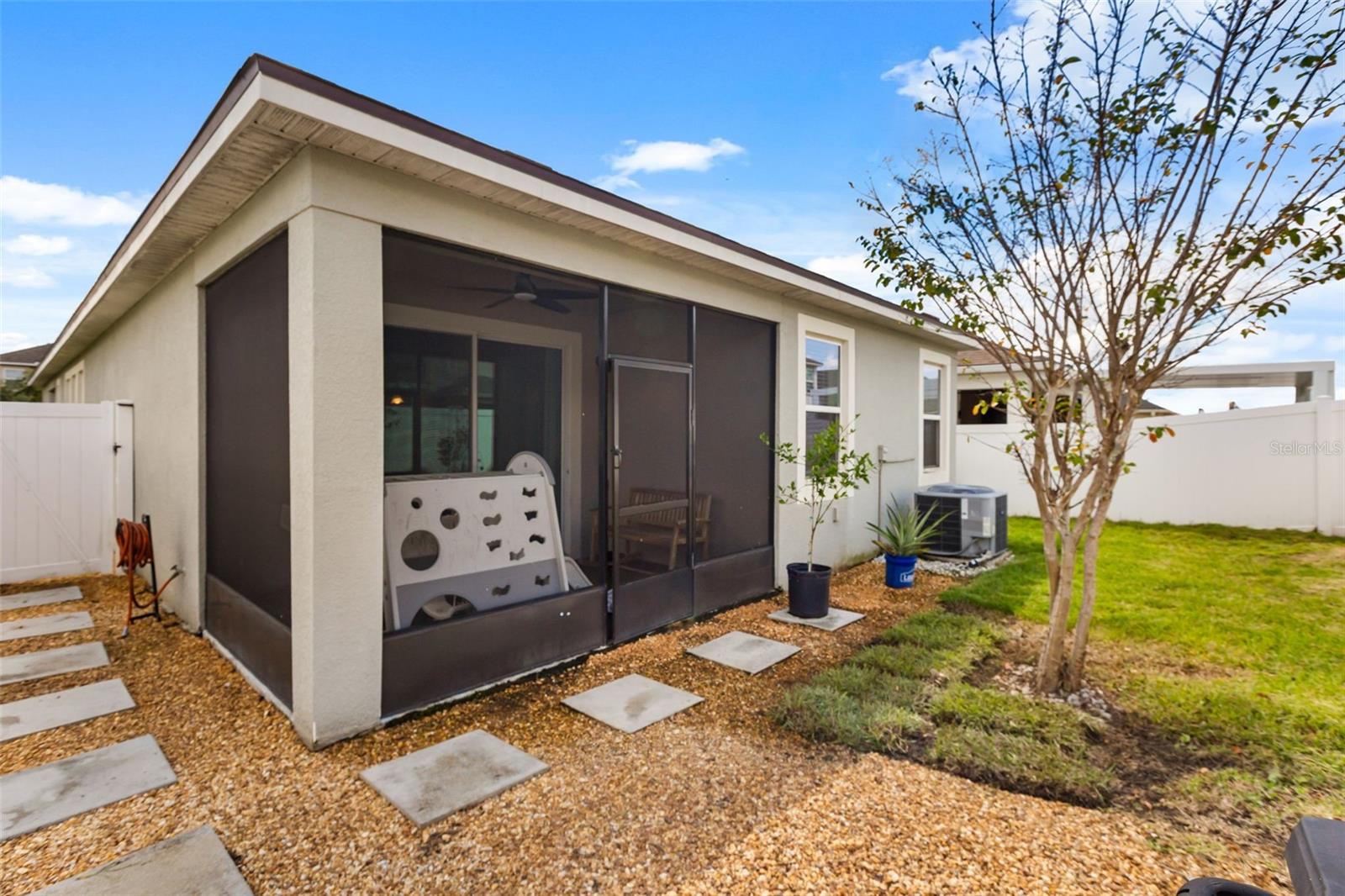 2401 Avian Loop Property Photo 24