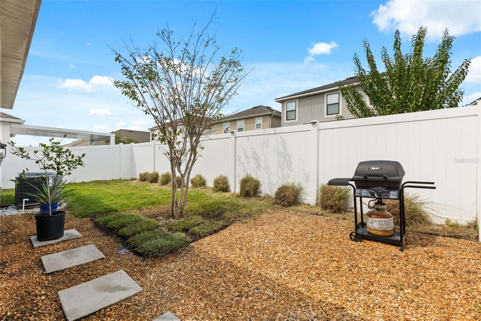 2401 Avian Loop Property Photo 25