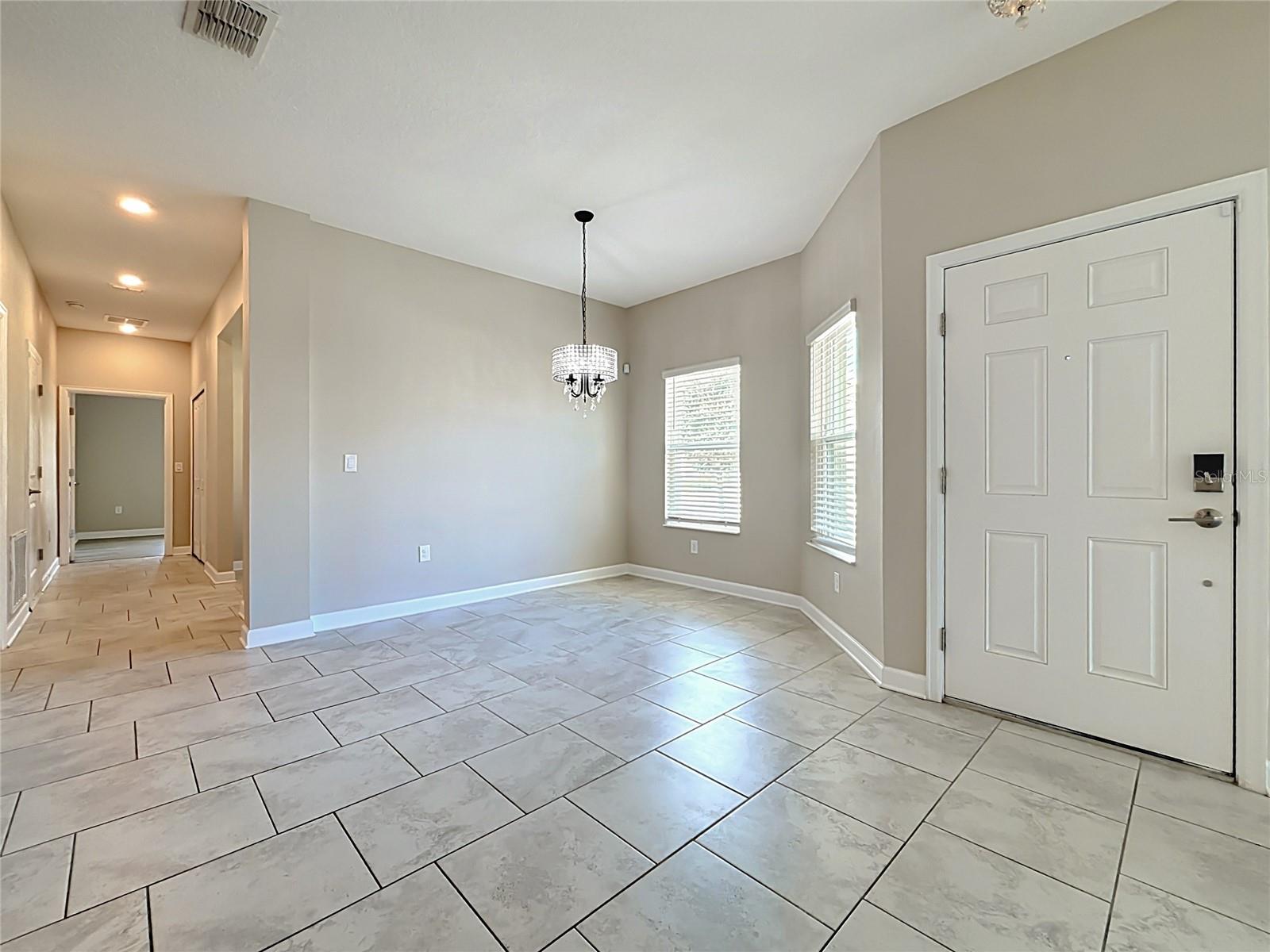 1051 Quaker Ridge Ln Property Photo 8
