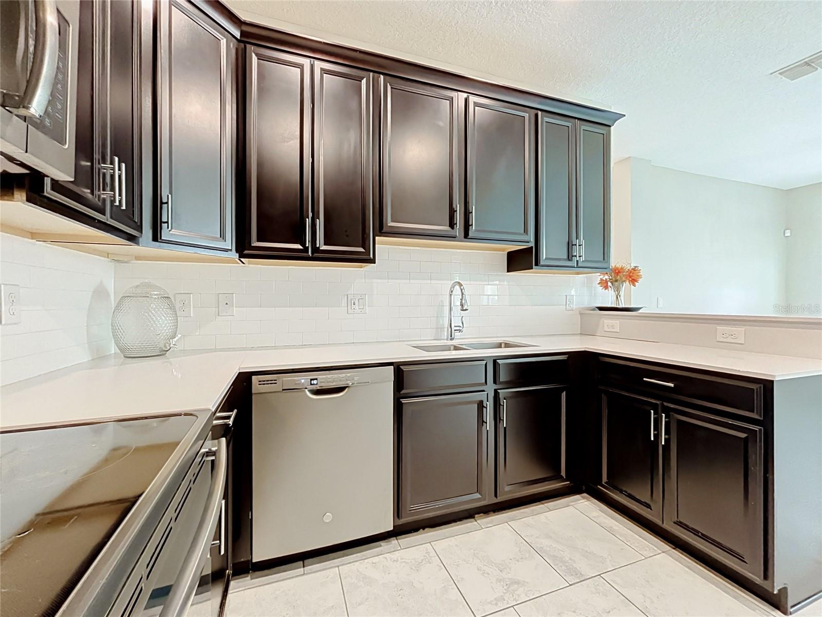 1051 Quaker Ridge Ln Property Photo 11
