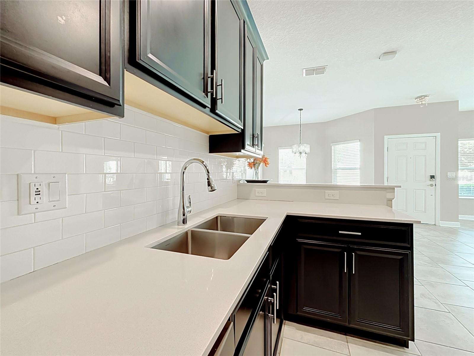 1051 Quaker Ridge Ln Property Photo 12