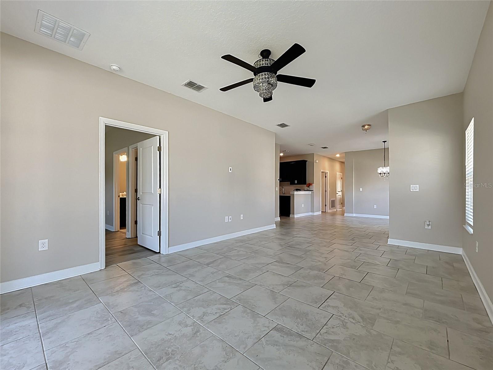 1051 Quaker Ridge Ln Property Photo 17