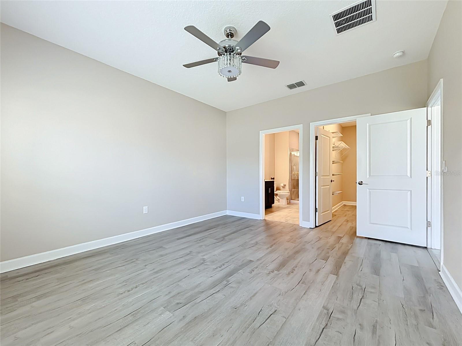 1051 Quaker Ridge Ln Property Photo 23