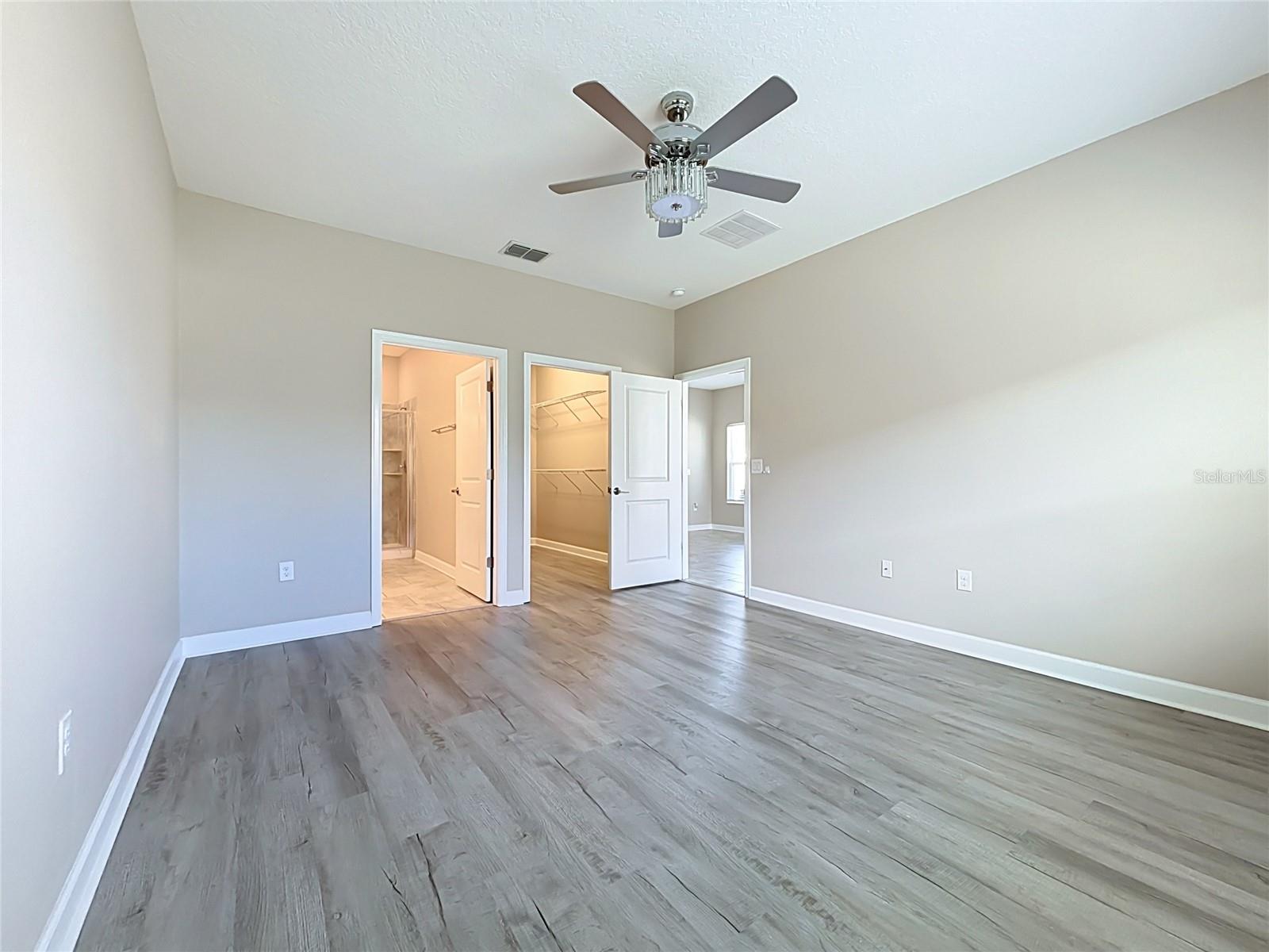 1051 Quaker Ridge Ln Property Photo 24