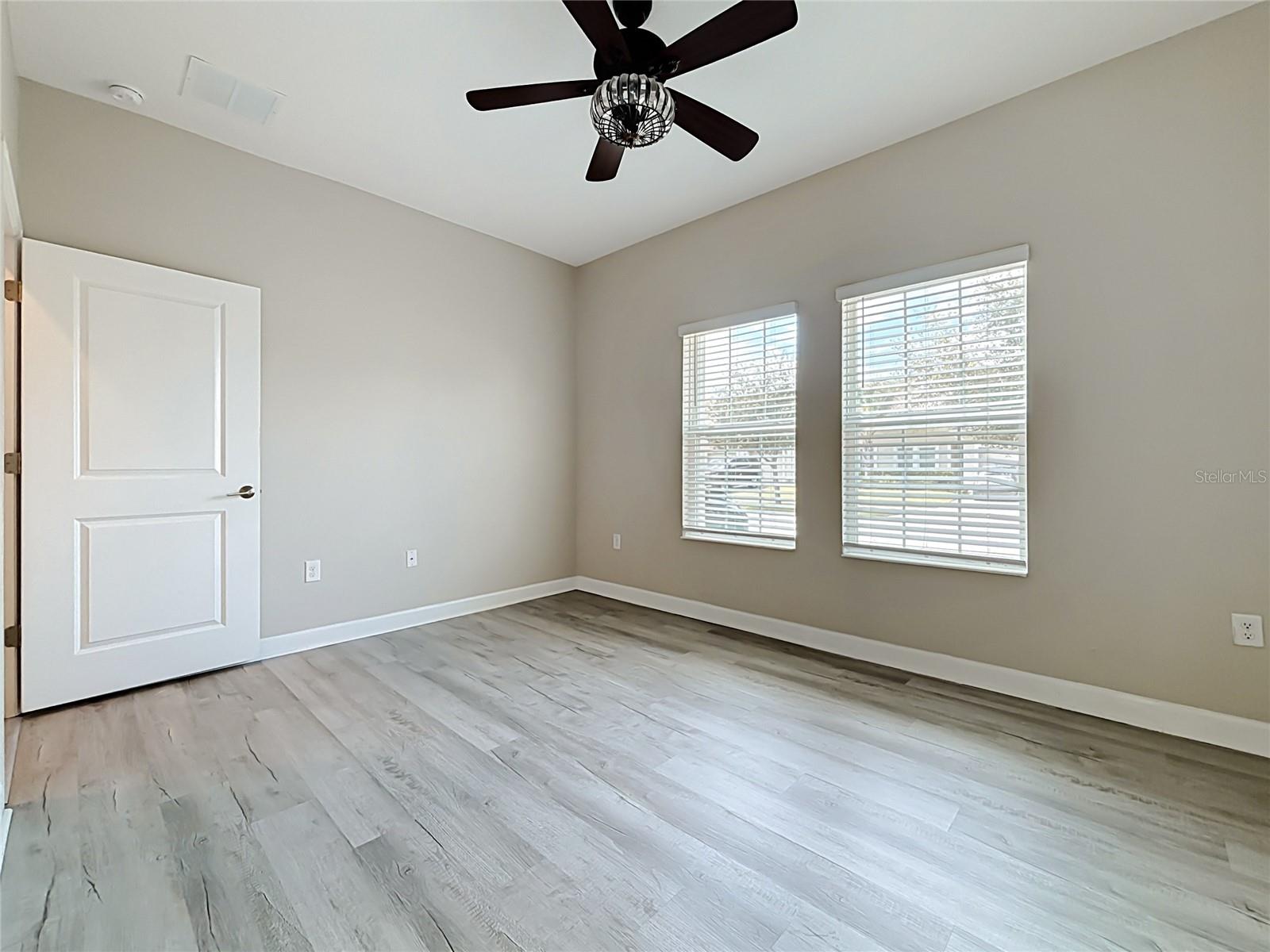 1051 Quaker Ridge Ln Property Photo 28