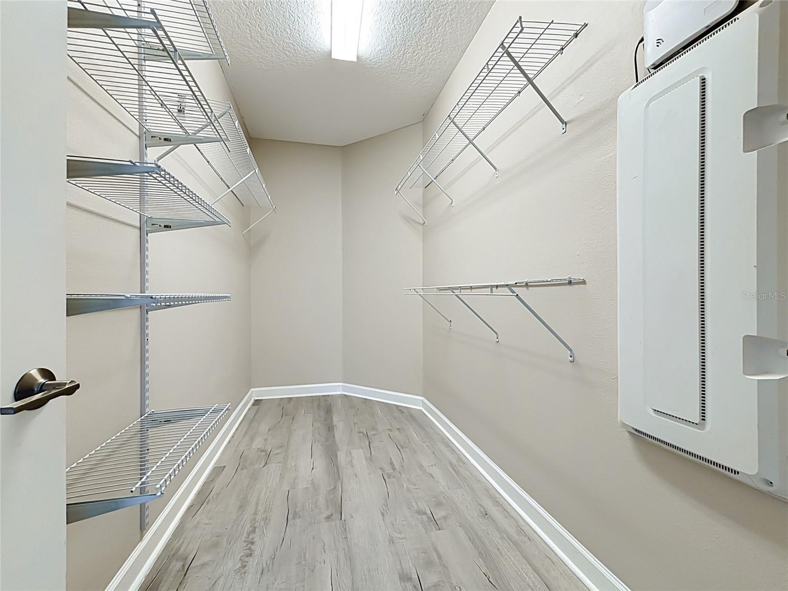 1051 Quaker Ridge Ln Property Photo 29