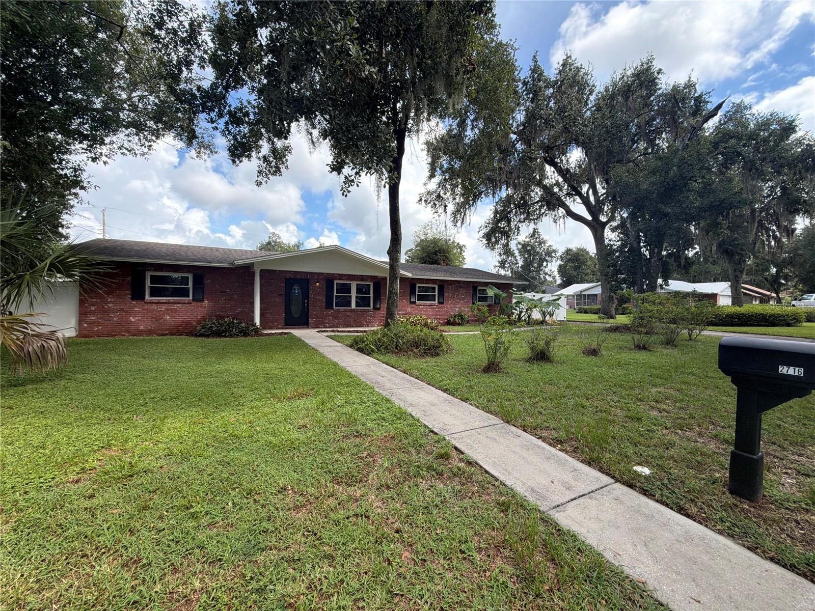 2716 Charleston Dr Property Photo 1