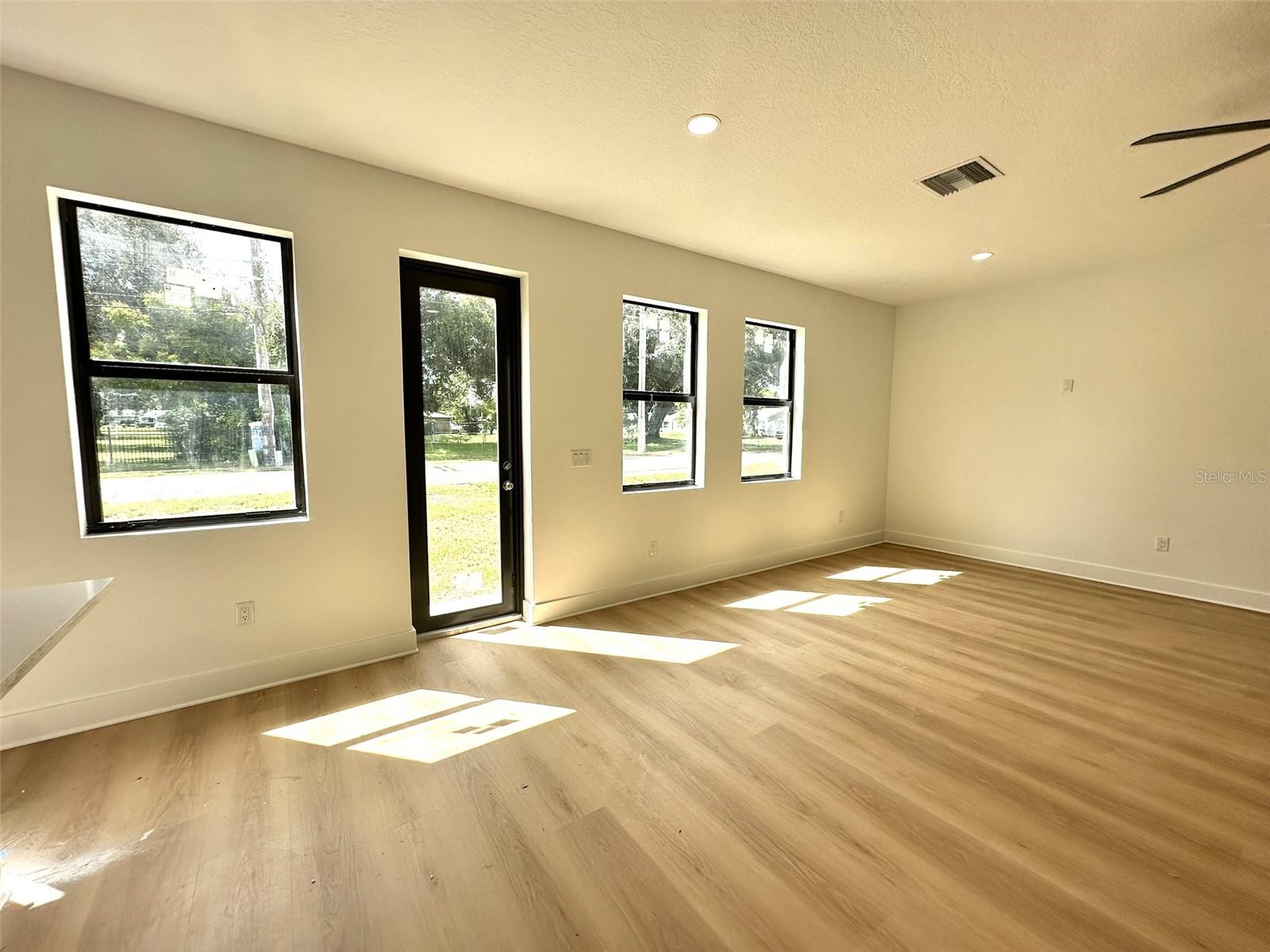 2507 Fairview Ave Property Photo 13